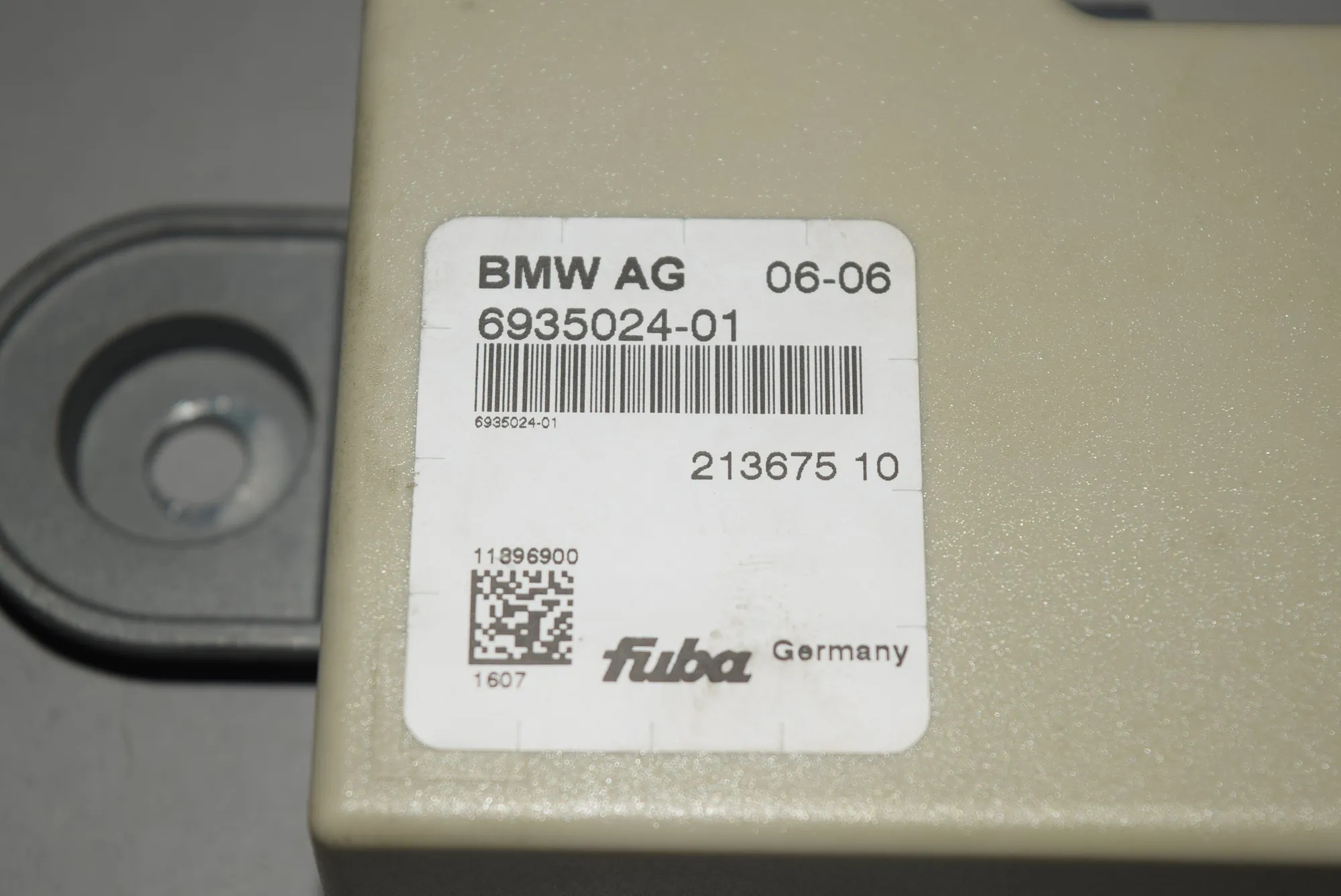 Antenna Amplifier – OEM 6935024 · BMW 5 (E60) BMW 5 (E60) 525 d 2006 – 4