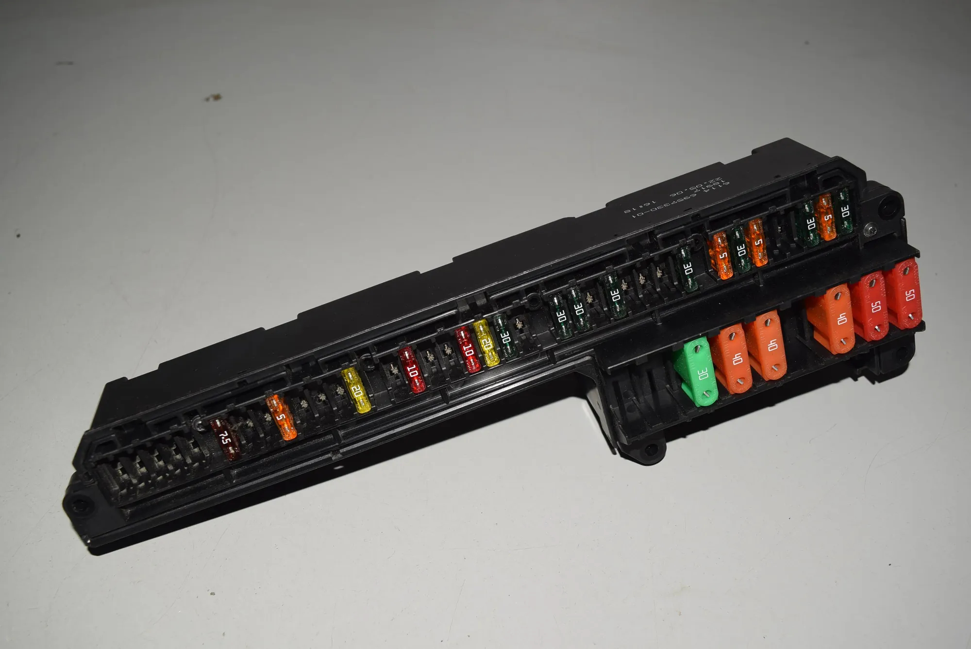 Fuse Box – OEM 61146957330 · BMW 5 (E60) BMW 5 (E60) 525 d 2006 – 3