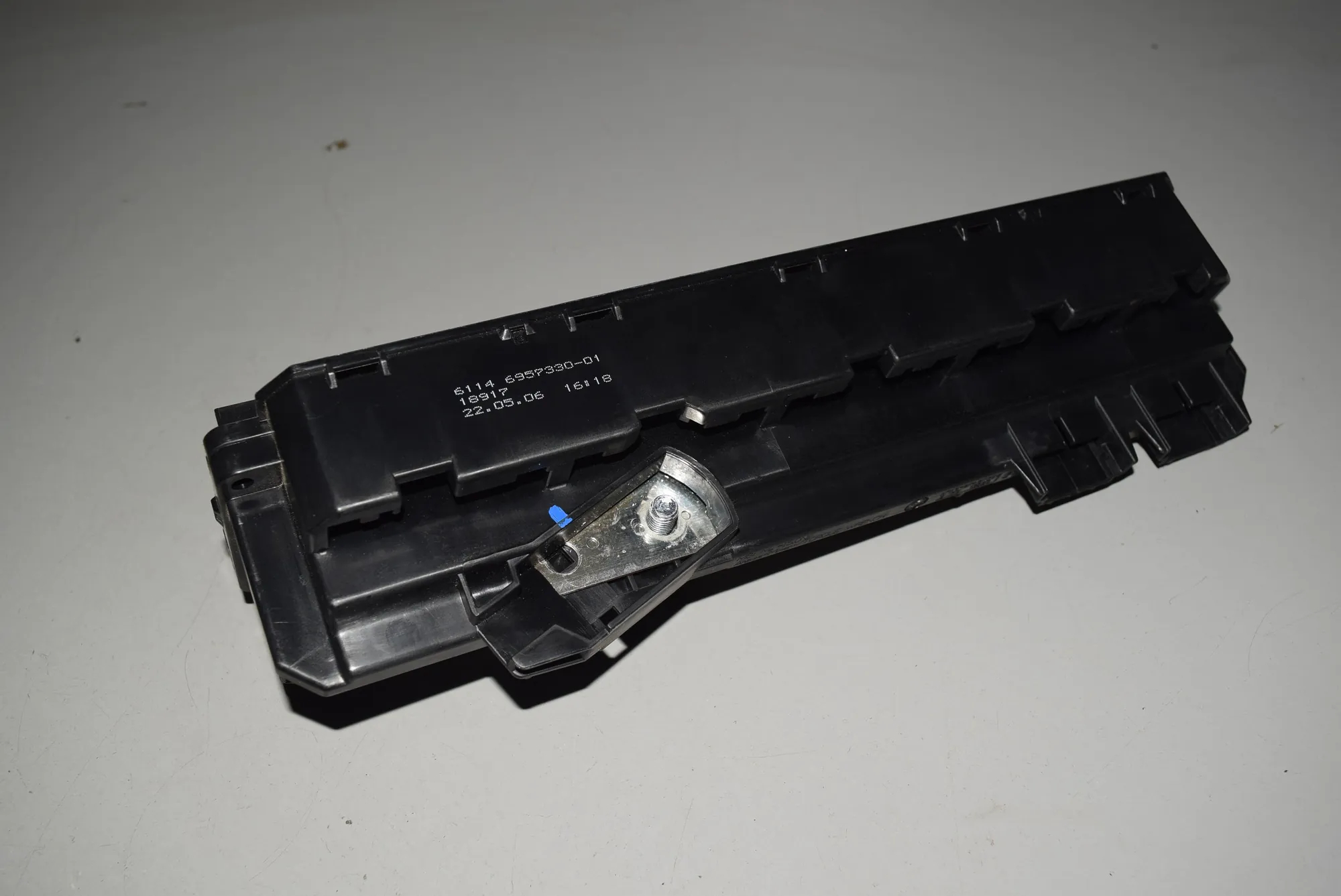 Fuse Box – OEM 61146957330 · BMW 5 (E60) BMW 5 (E60) 525 d 2006