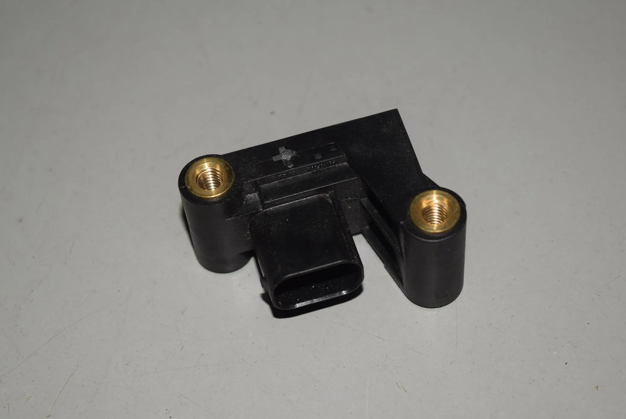 Front Right Impact Sensor – OEM 6977398 · BMW 5 (E60) BMW 5 (E60) 525 d 2006