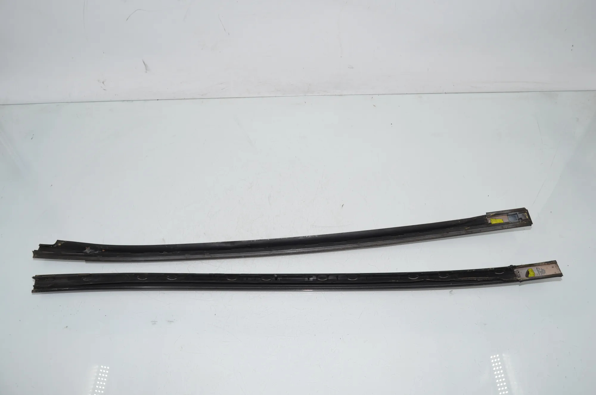 Front Windshield Trim – OEM 7362463 · BMW 5 Touring (F11) 530 d xDrive 2012 – 3