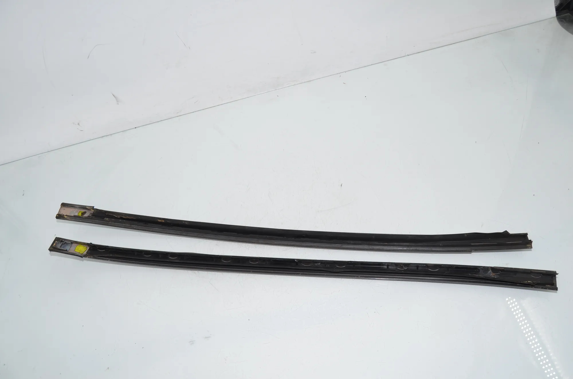 Front Windshield Trim – OEM 7362463 · BMW 5 Touring (F11) 530 d xDrive 2012 – 4