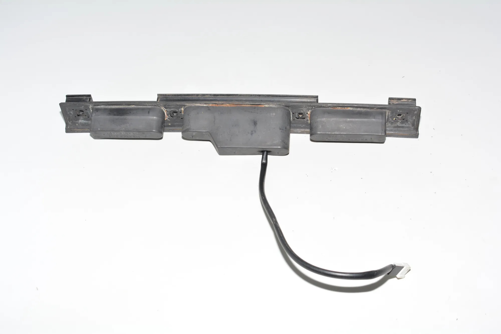 License Plate Lights – OEM 8265649 · LAND ROVER RANGE ROVER III (L322) LAND ROVER RANGE ROVER III (L322) 4.4 4x4 2002 – 4