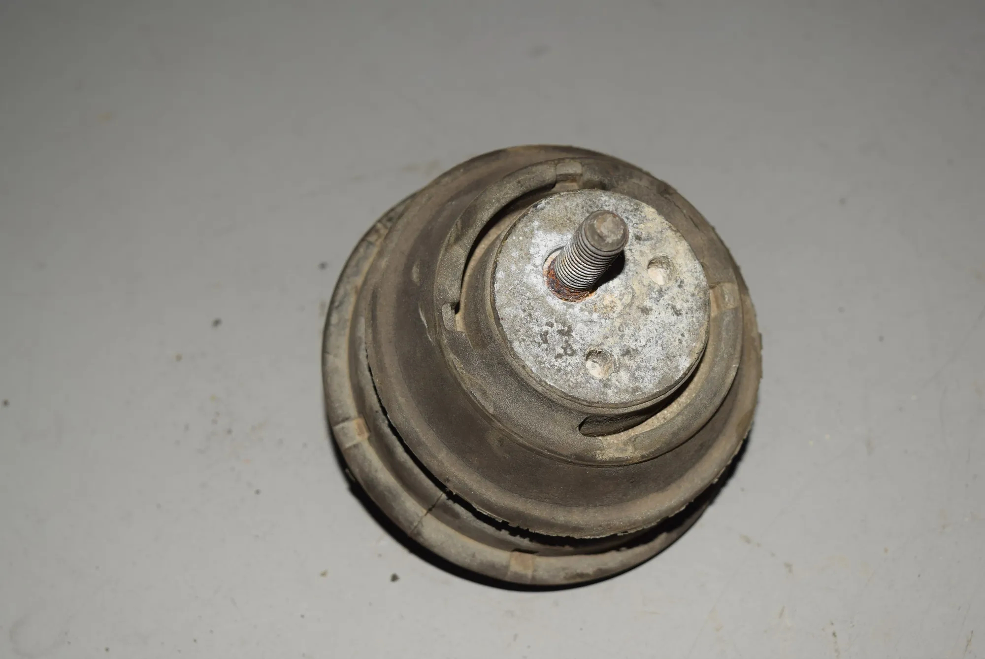 Left Side Engine Mount · BMW 5 (E39) BMW 5 (E39) 523 i 1999