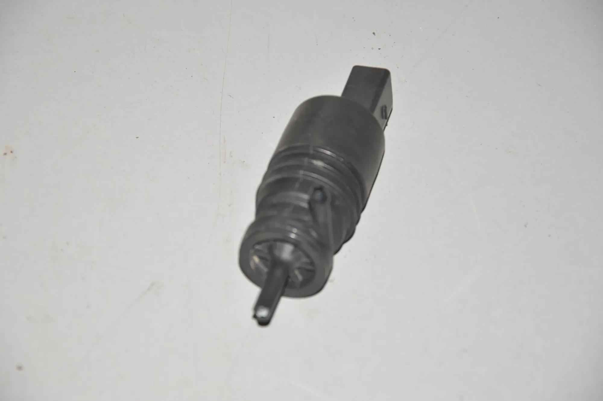Washer Tank Motor – OEM NA · BMW X5 (E53) 4.6 is 2002 – 2