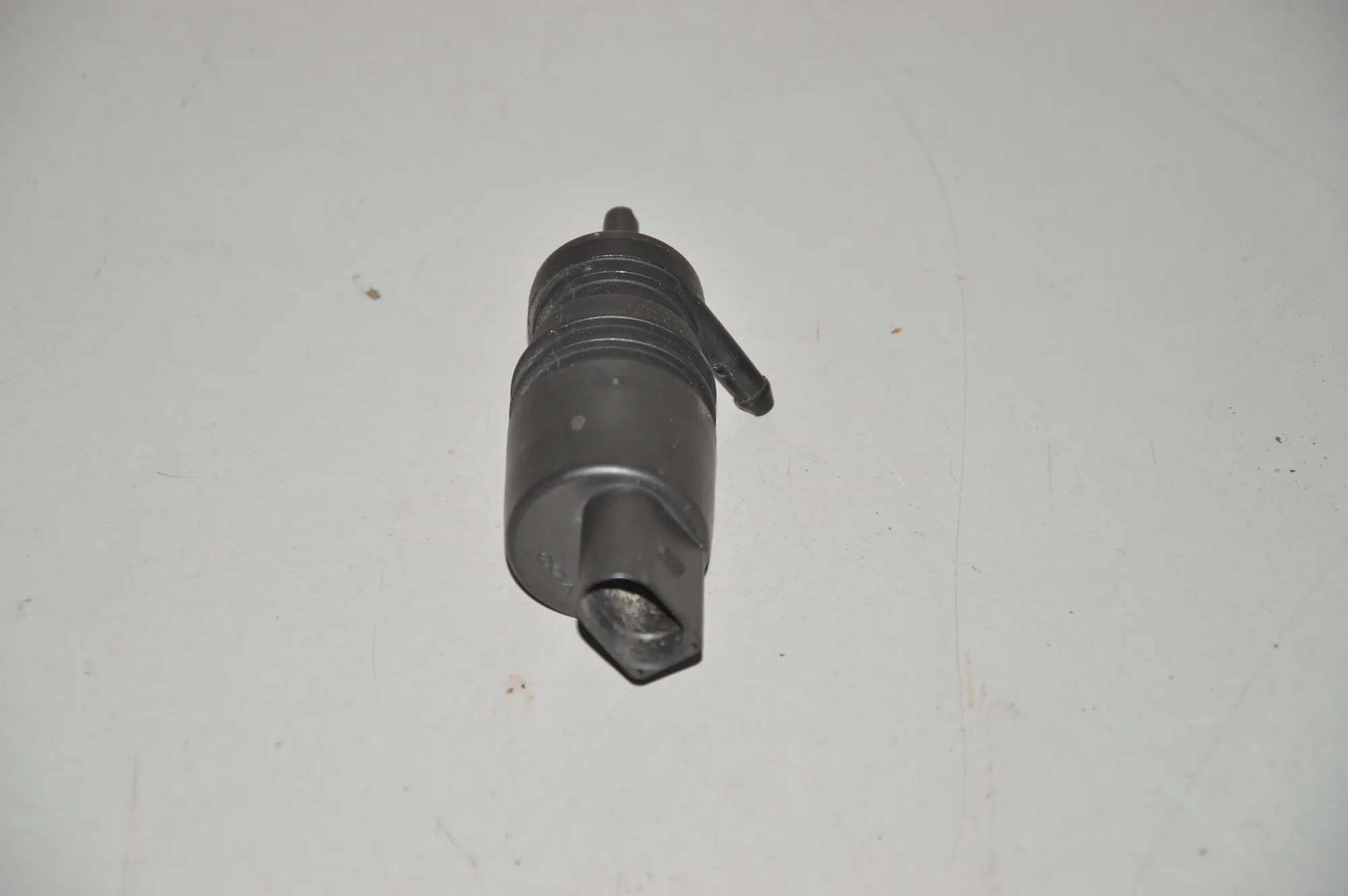 Washer Tank Motor – OEM NA · BMW X5 (E53) 4.6 is 2002