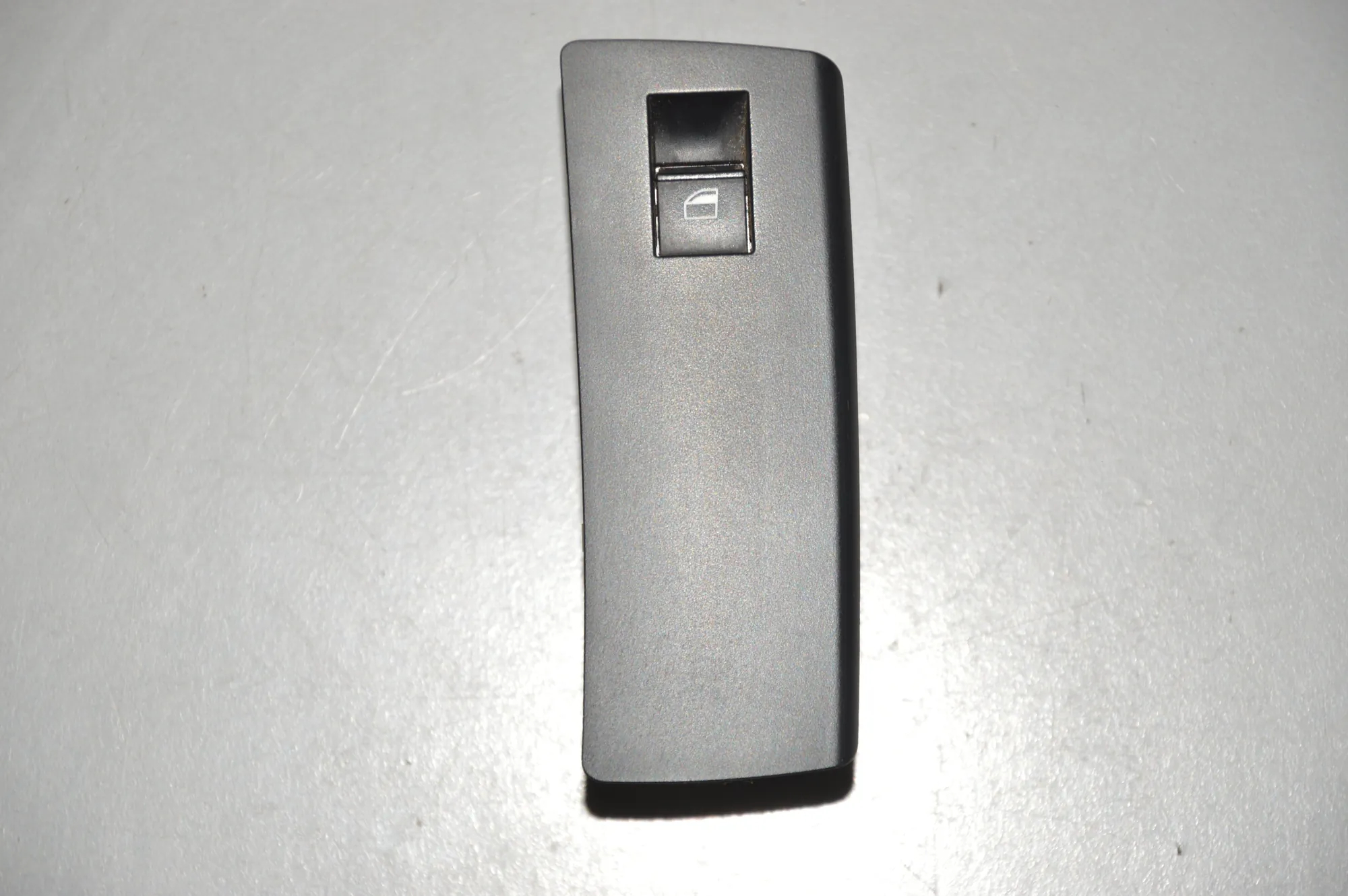 Front Left Door Window Switch – OEM 6925700 · BMW X5 (E53) 4.6 is 2002 – 2