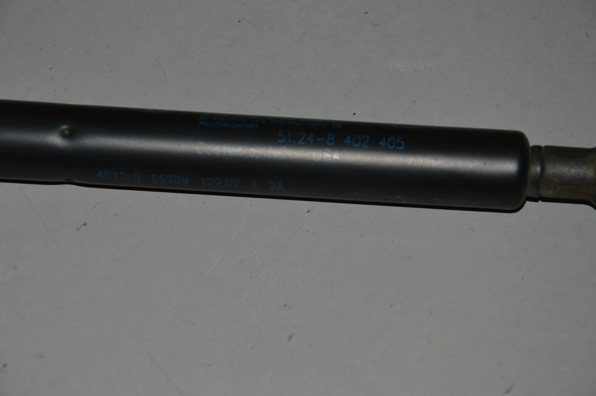 Left Side Tailgate Gas Strut – OEM 8402405 · BMW X5 (E53) 4.6 is 2002 – 2