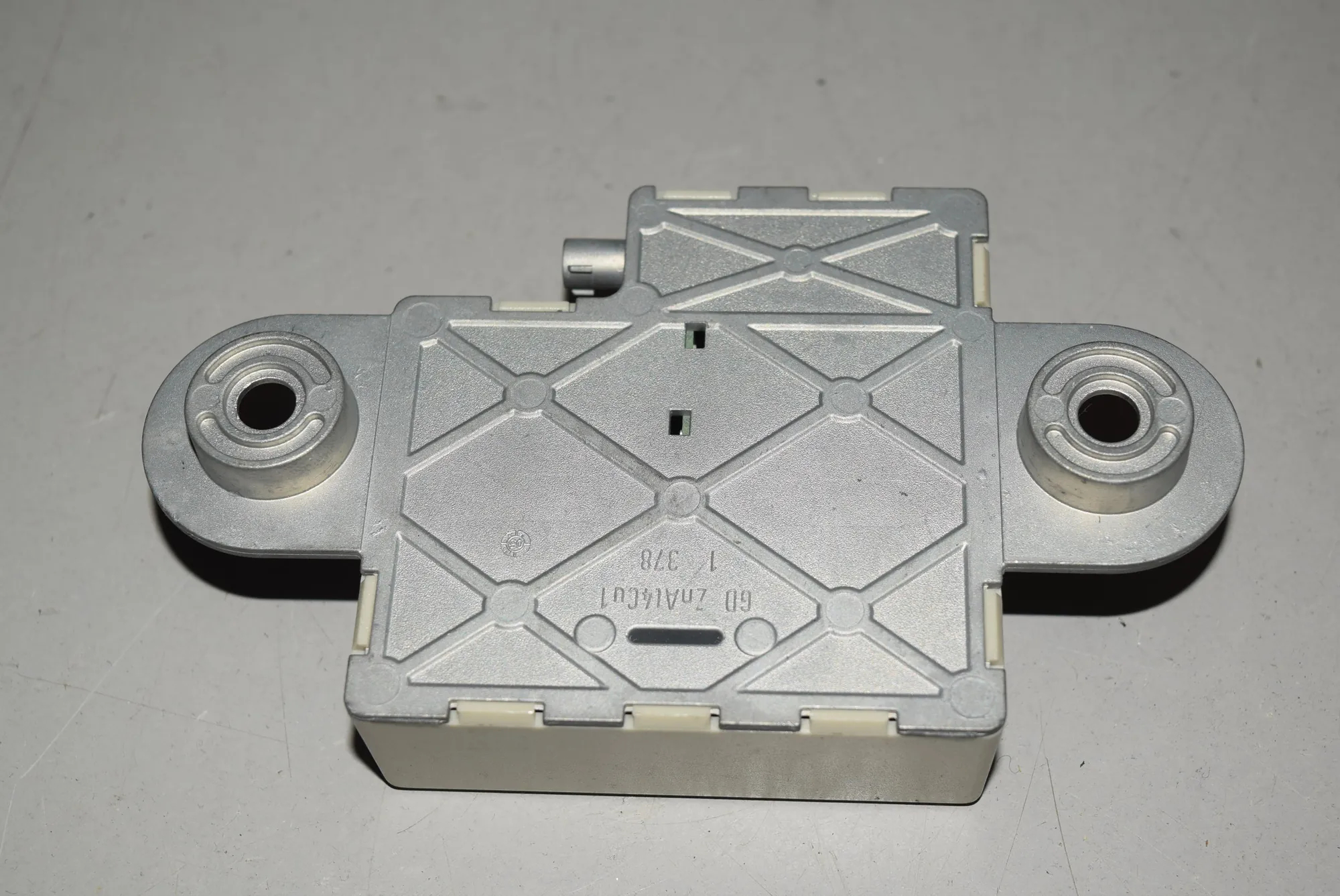 Antenna Amplifier – OEM 6935024 · BMW 5 Touring (E61) BMW 5 Touring (E61) 530 d 2005 – 3