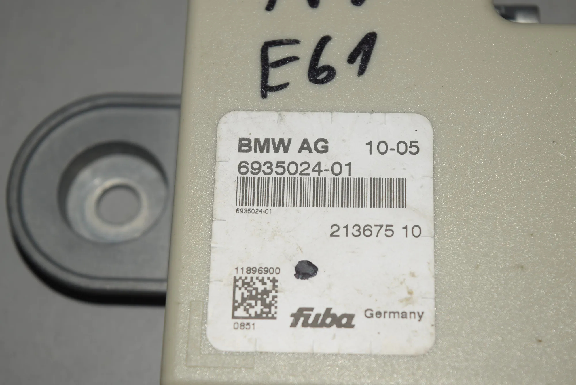 Antenna Amplifier – OEM 6935024 · BMW 5 Touring (E61) BMW 5 Touring (E61) 530 d 2005 – 4
