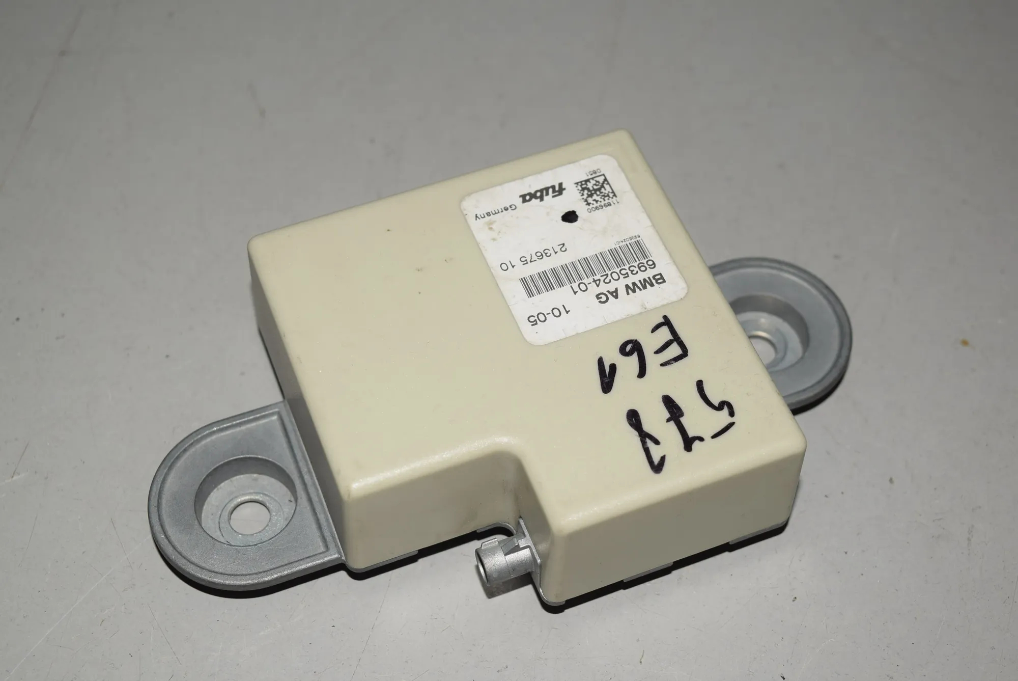 Antenna Amplifier – OEM 6935024 · BMW 5 Touring (E61) BMW 5 Touring (E61) 530 d 2005