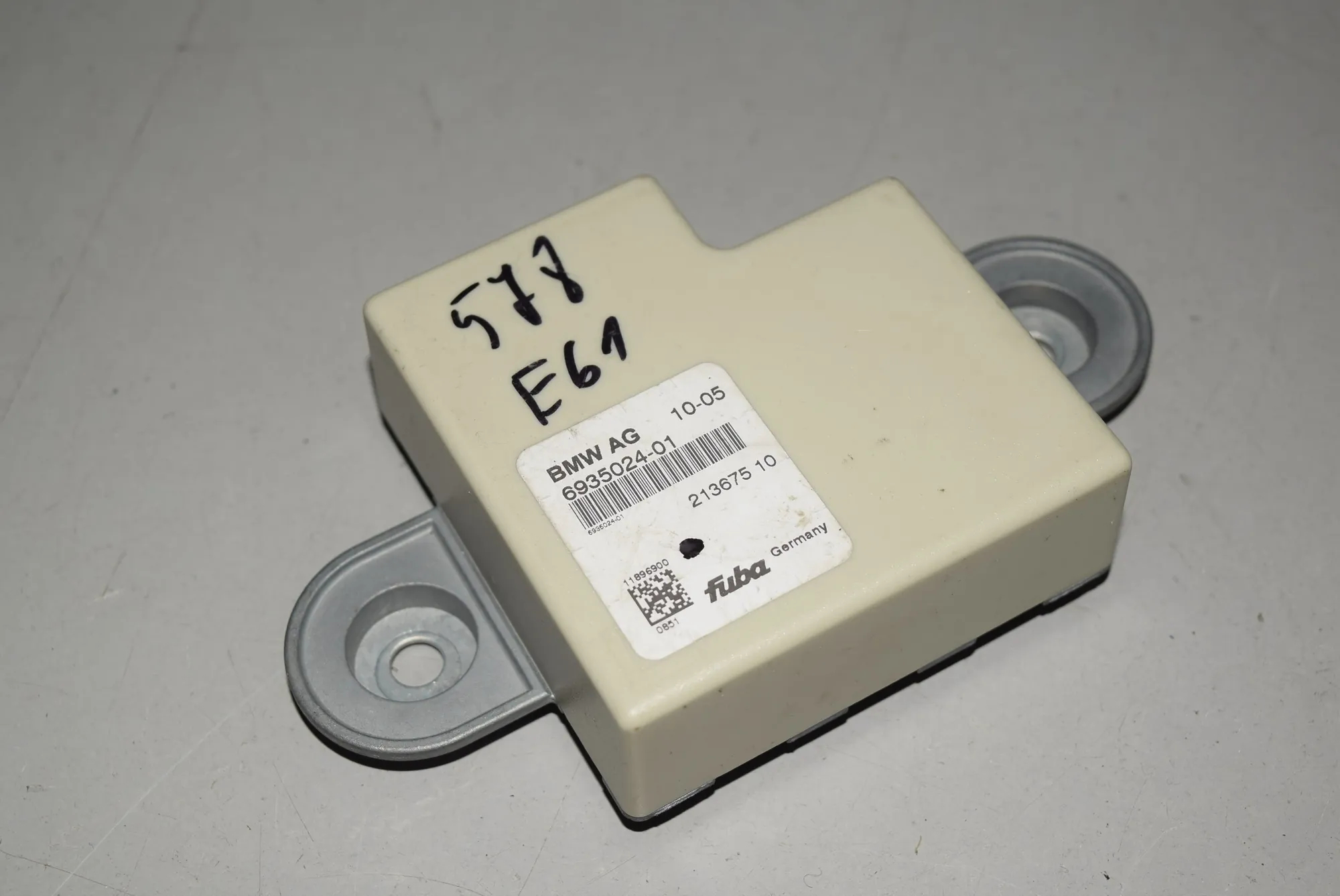 Antenna Amplifier – OEM 6935024 · BMW 5 Touring (E61) BMW 5 Touring (E61) 530 d 2005 – 2