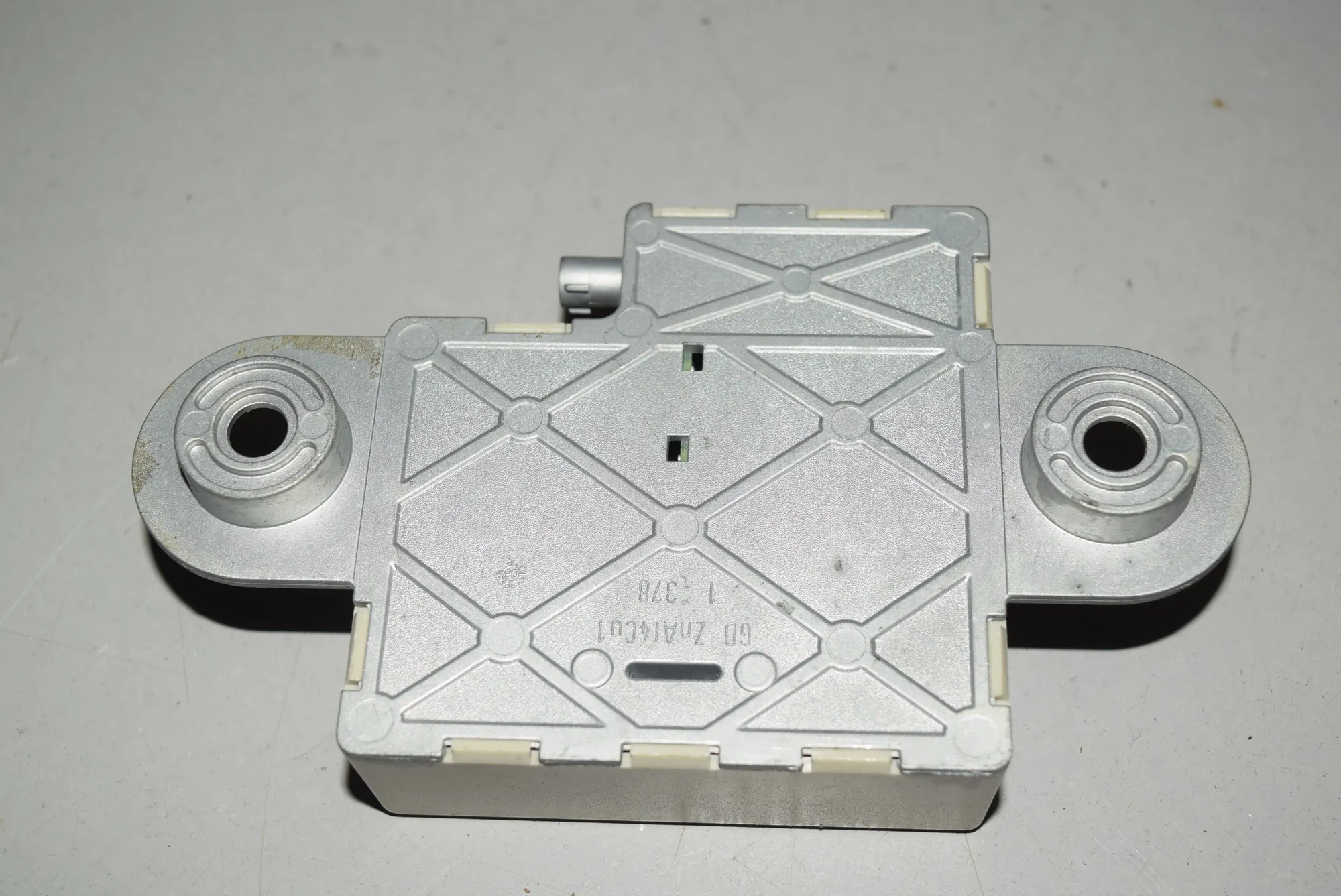 Antenna Amplifier – OEM 6935024 · BMW 5 (E60) BMW 5 (E60) 2007 – 3