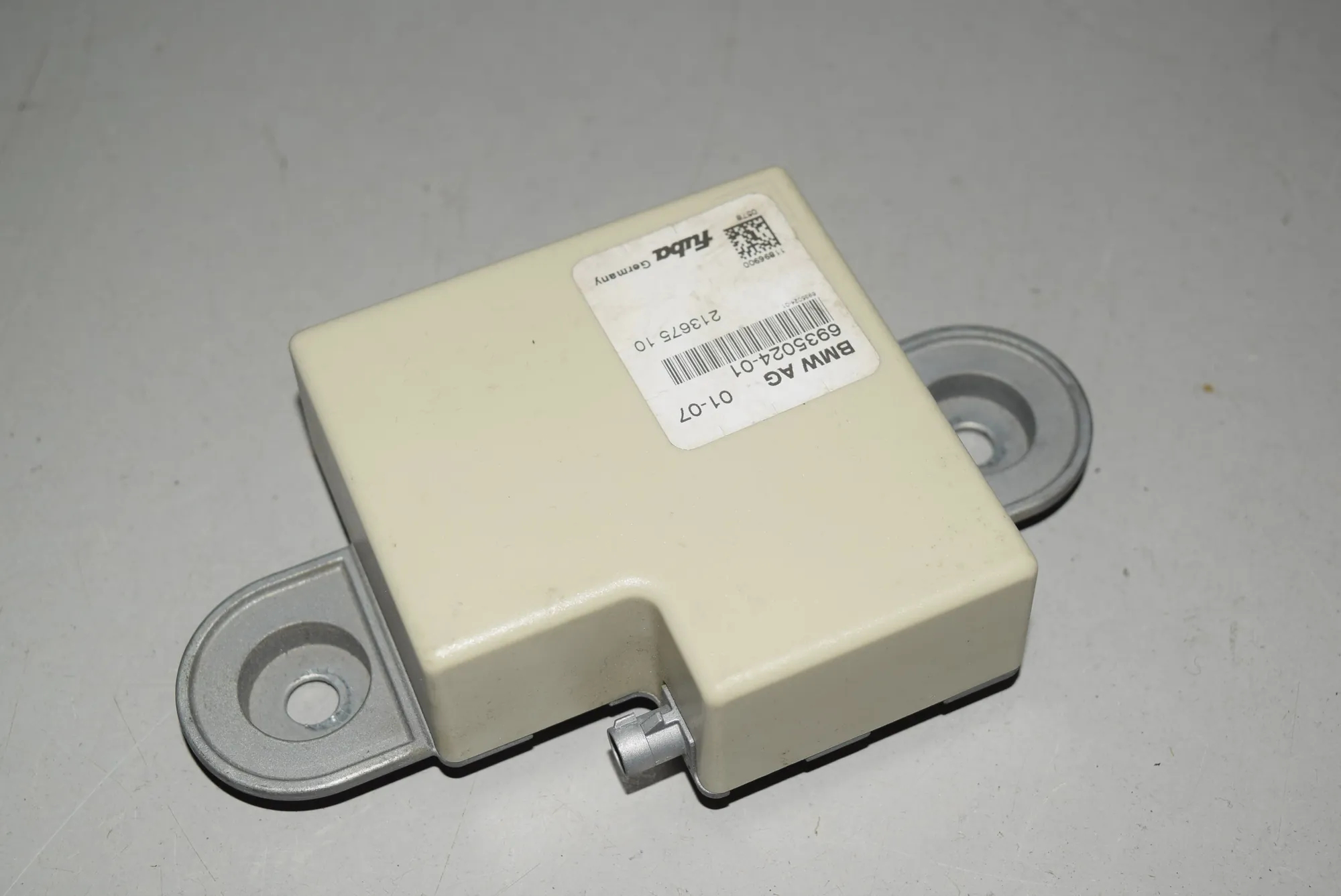 Antenna Amplifier – OEM 6935024 · BMW 5 (E60) BMW 5 (E60) 2007 – 2
