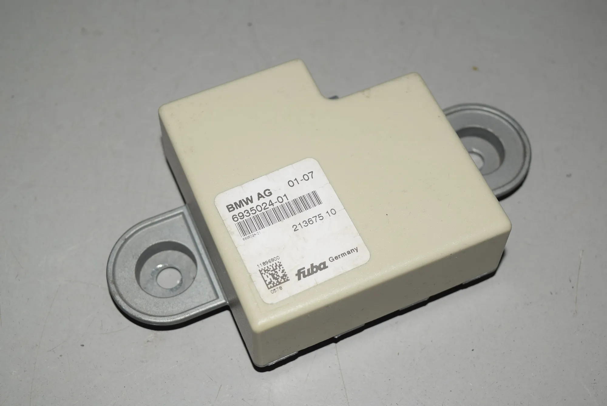 Antenna Amplifier – OEM 6935024 · BMW 5 (E60) BMW 5 (E60) 2007
