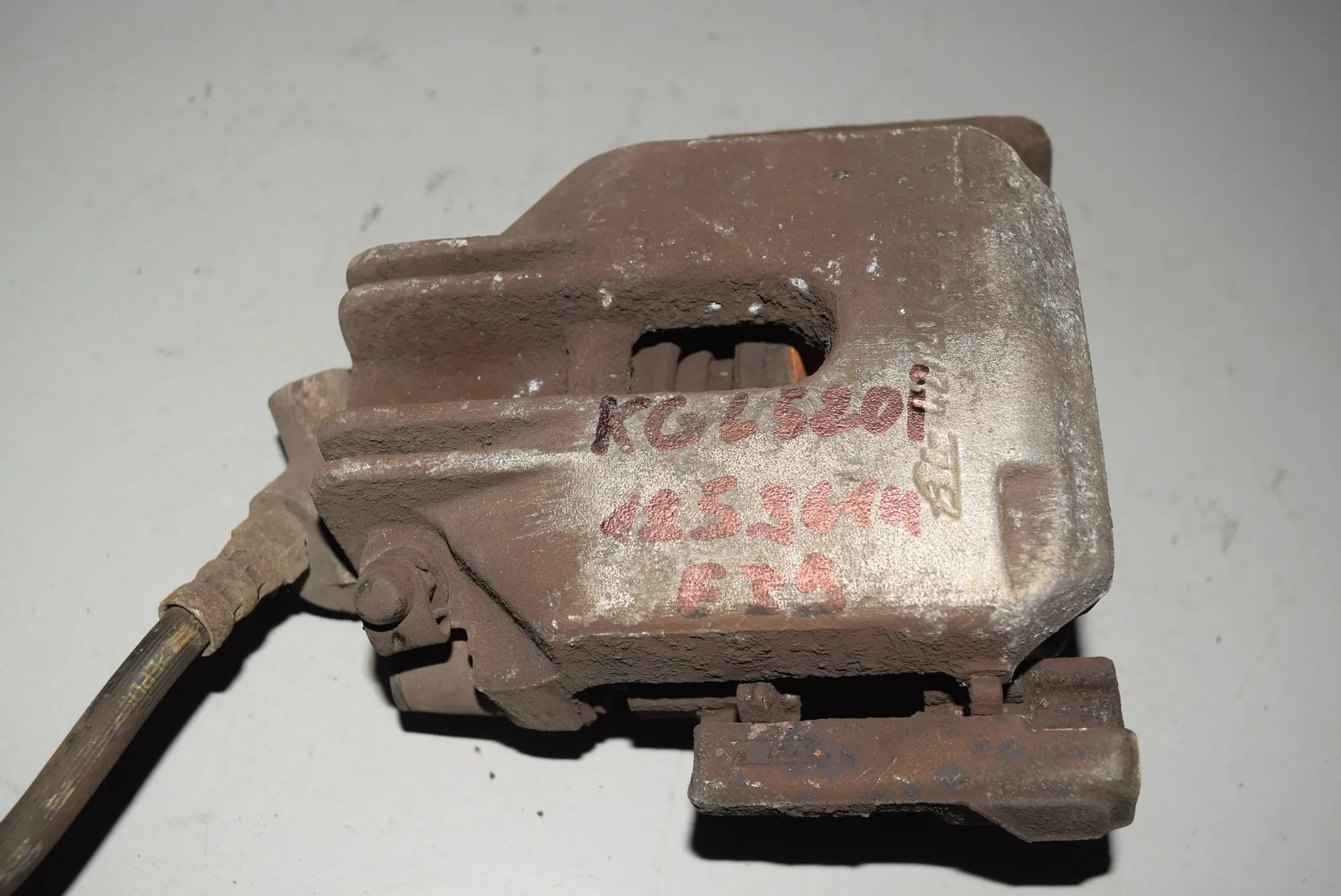 Rear Left Brake Caliper · BMW 5 Touring (E39) BMW 5 Touring (E39) 520 i 2002