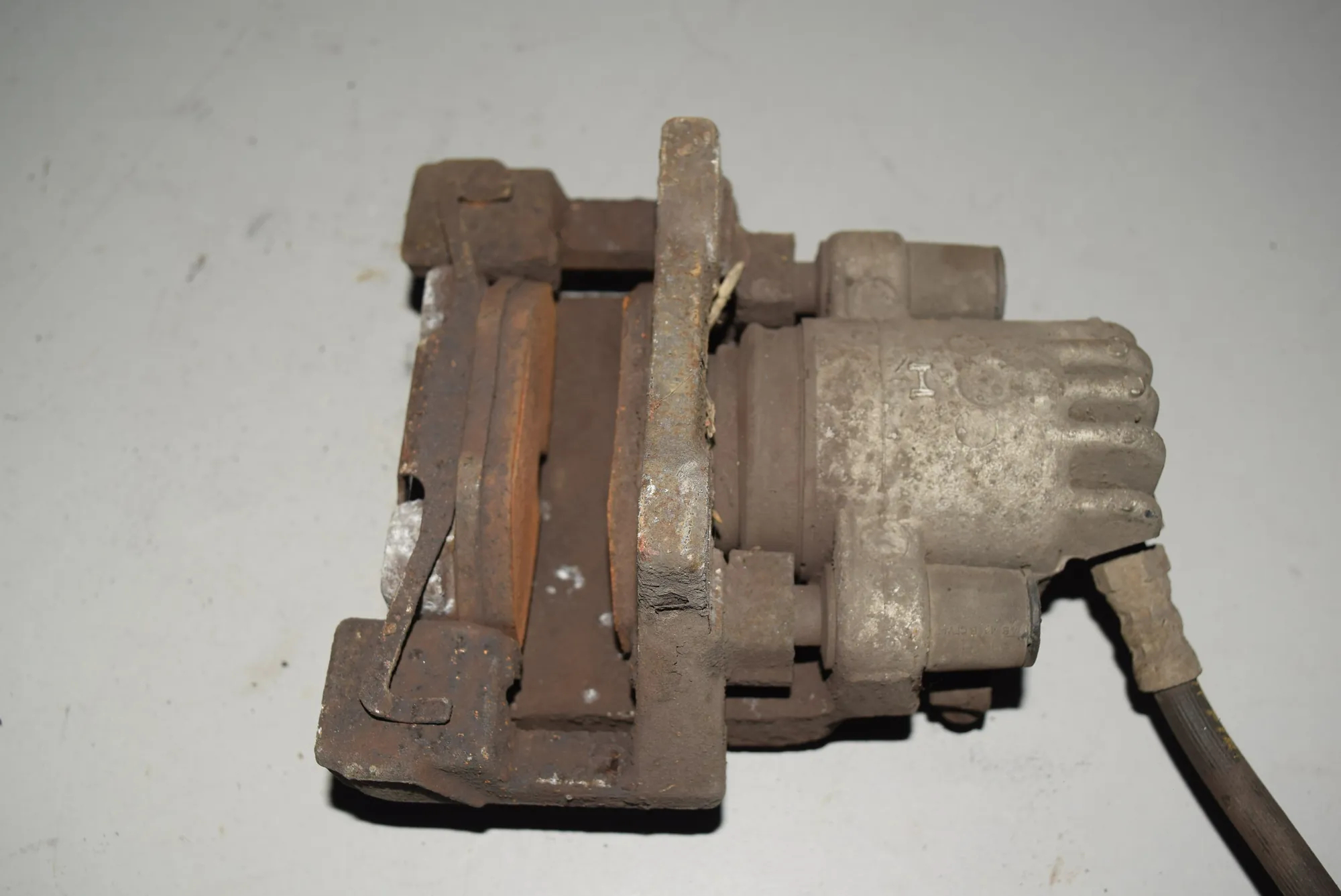 Rear Left Brake Caliper · BMW 5 Touring (E39) BMW 5 Touring (E39) 520 i 2002 – 2