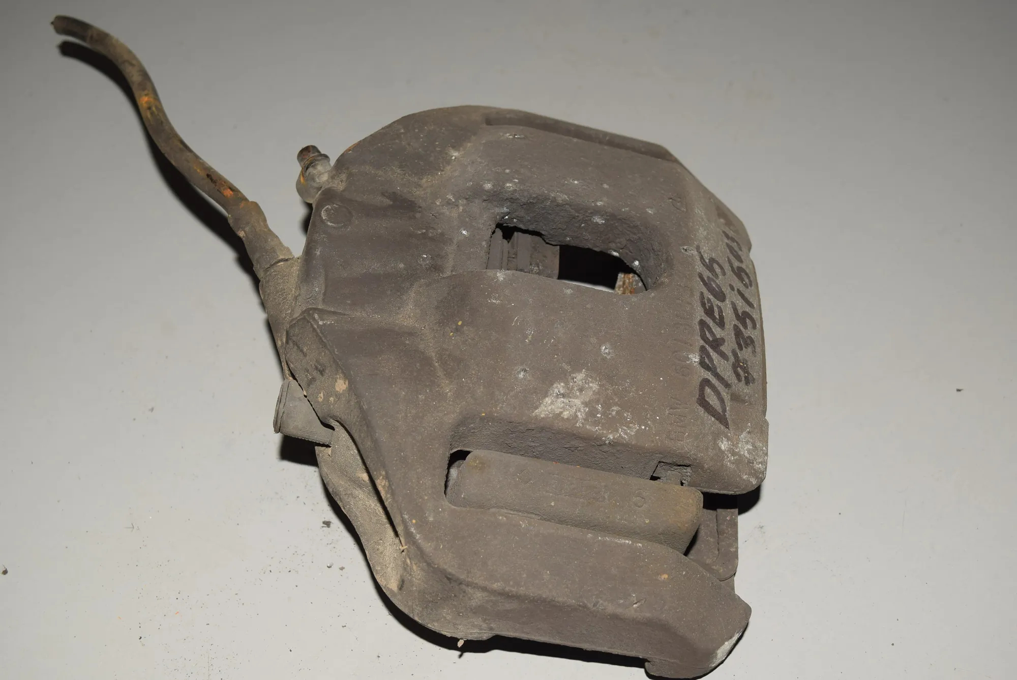 Front Right Brake Caliper · BMW 7 (E65, E66, E67) BMW 7 (E65, E66, E67) 735 i, Li 2002