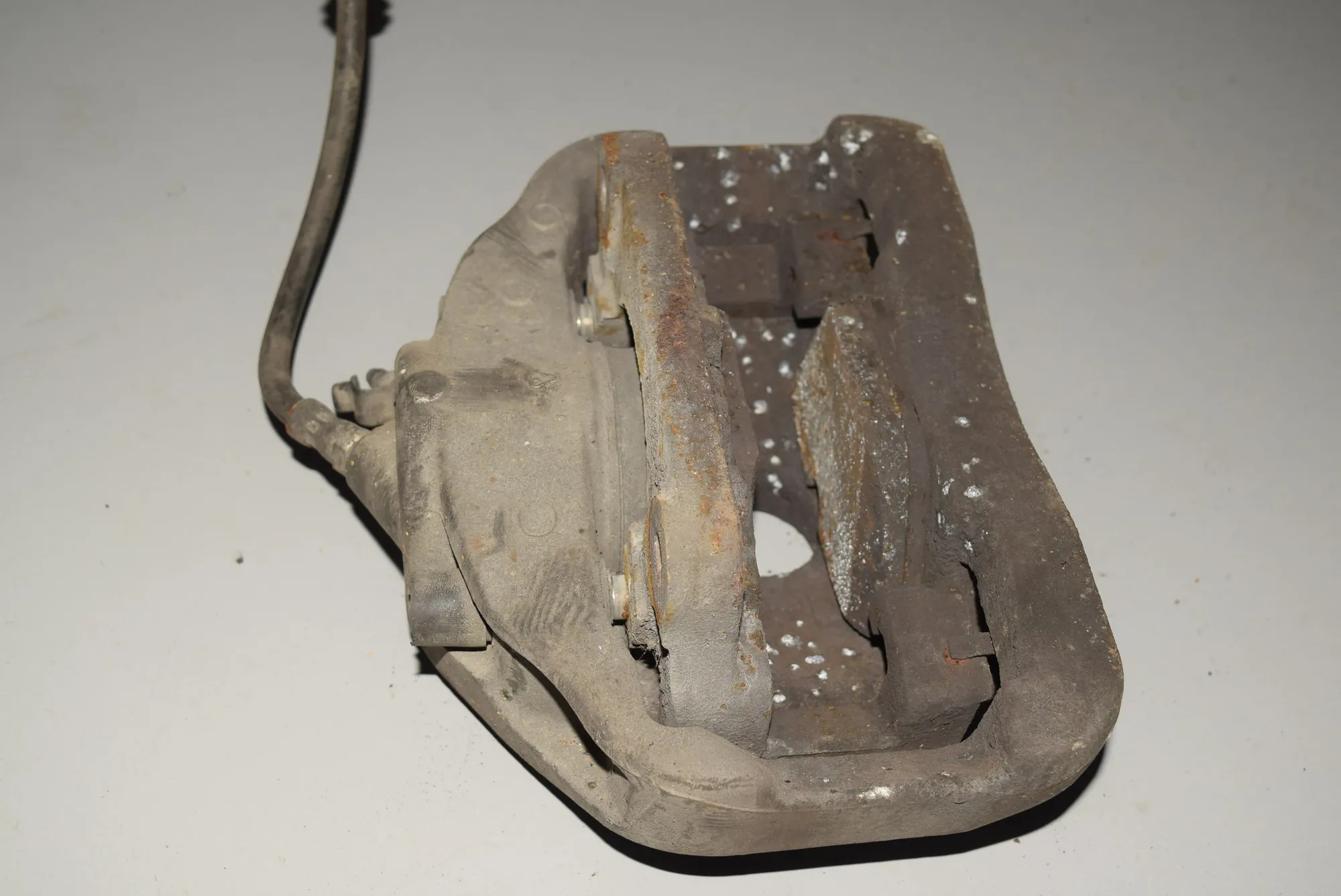 Front Left Brake Caliper · BMW 7 (E65, E66, E67) BMW 7 (E65, E66, E67) 735 i, Li 2002