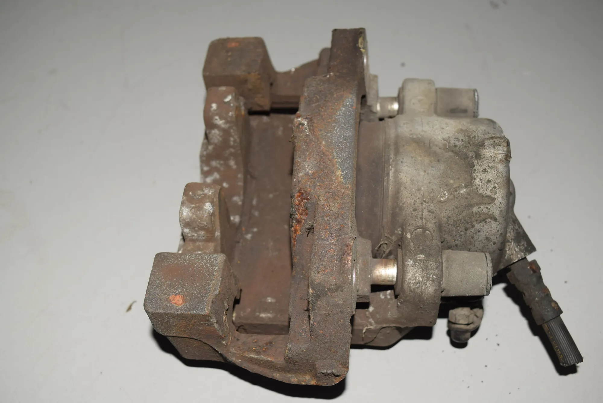 Front Left Brake Caliper · BMW 5 (E39) BMW 5 (E39) 525 i 2000 – 2