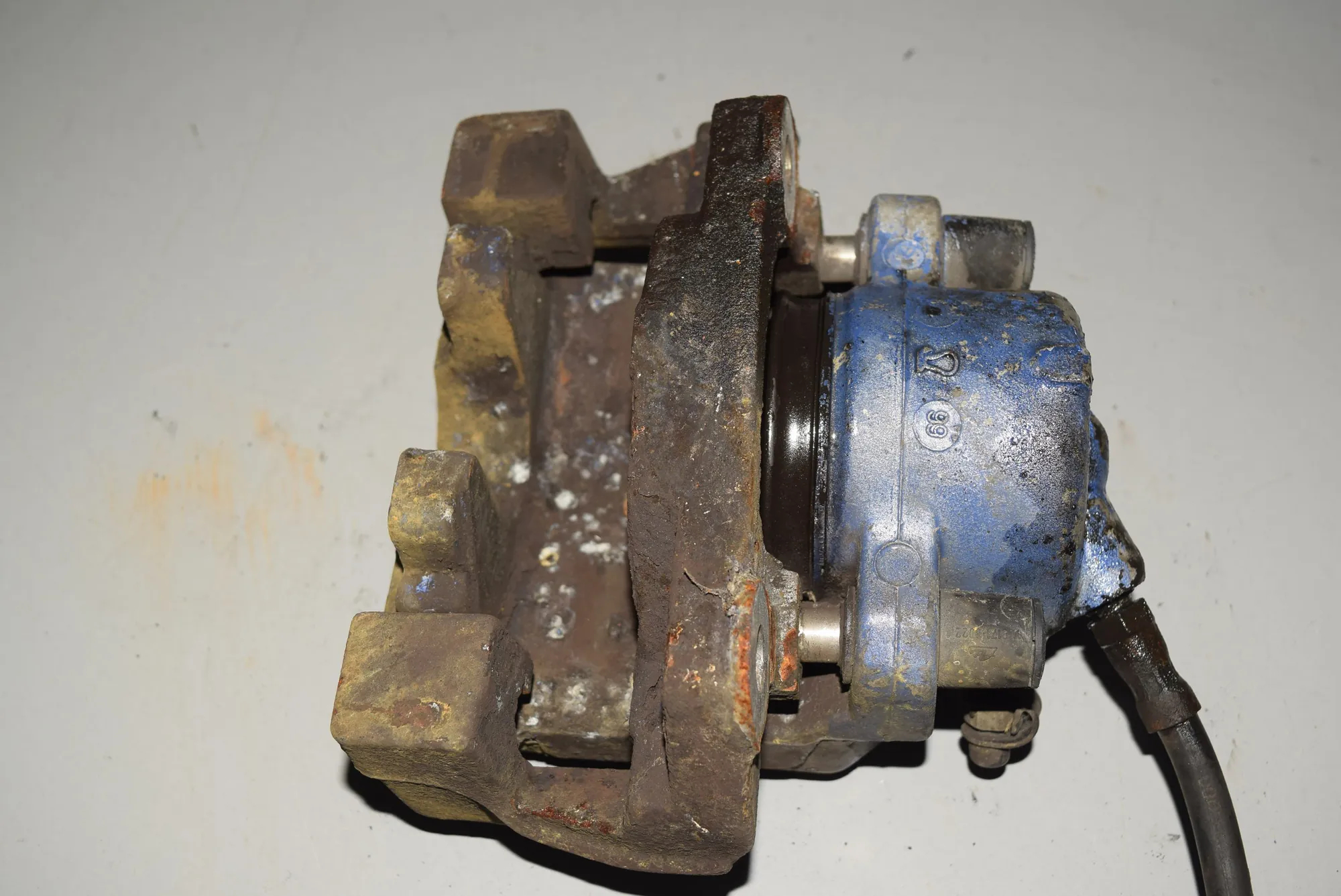 Front Left Brake Caliper · BMW 5 (E39) BMW 5 (E39) 530 d 2000 – 2