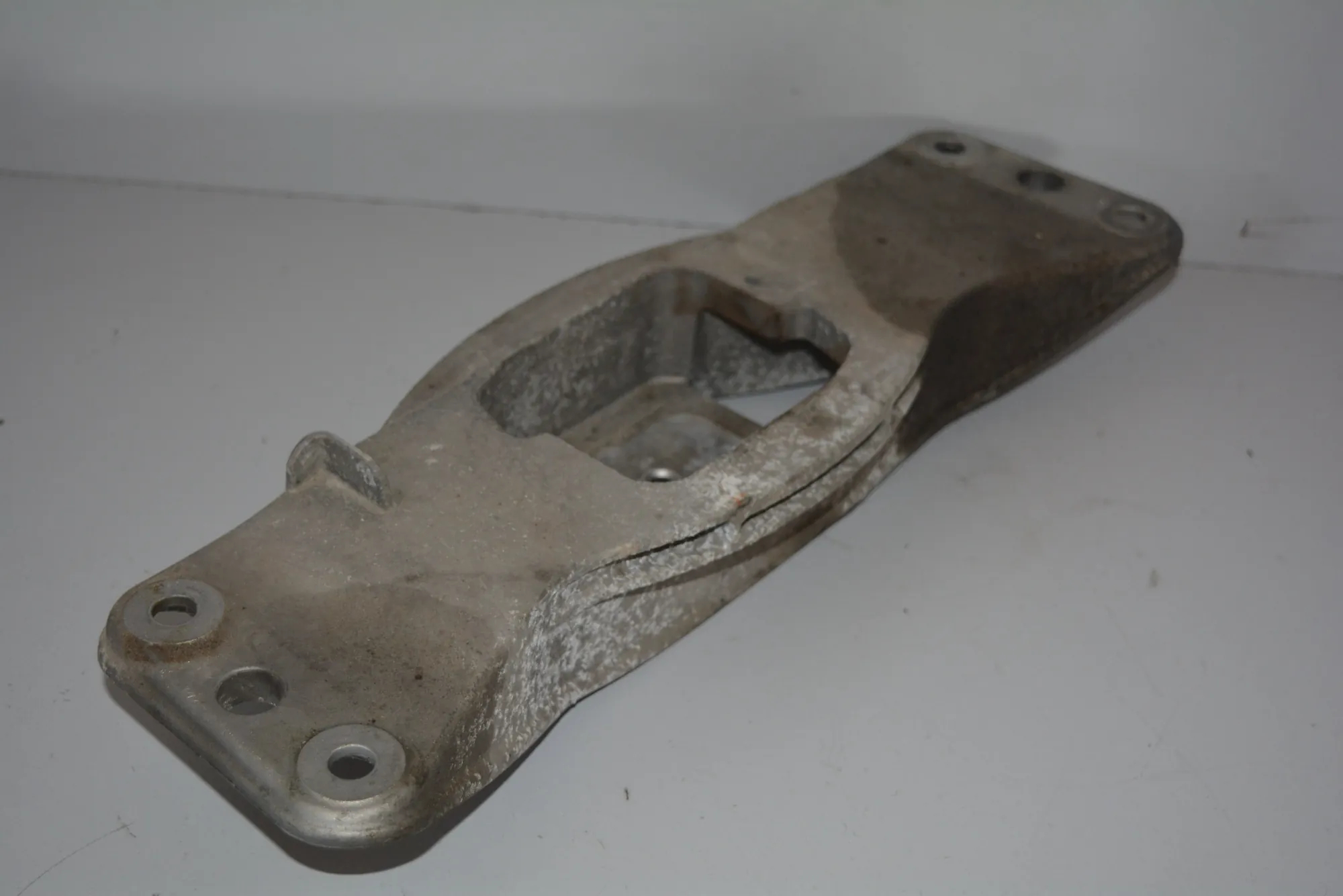 Gearbox Support Mount Bracket – OEM 6769634 · BMW 5 (E60) 520 d 2009 – 3