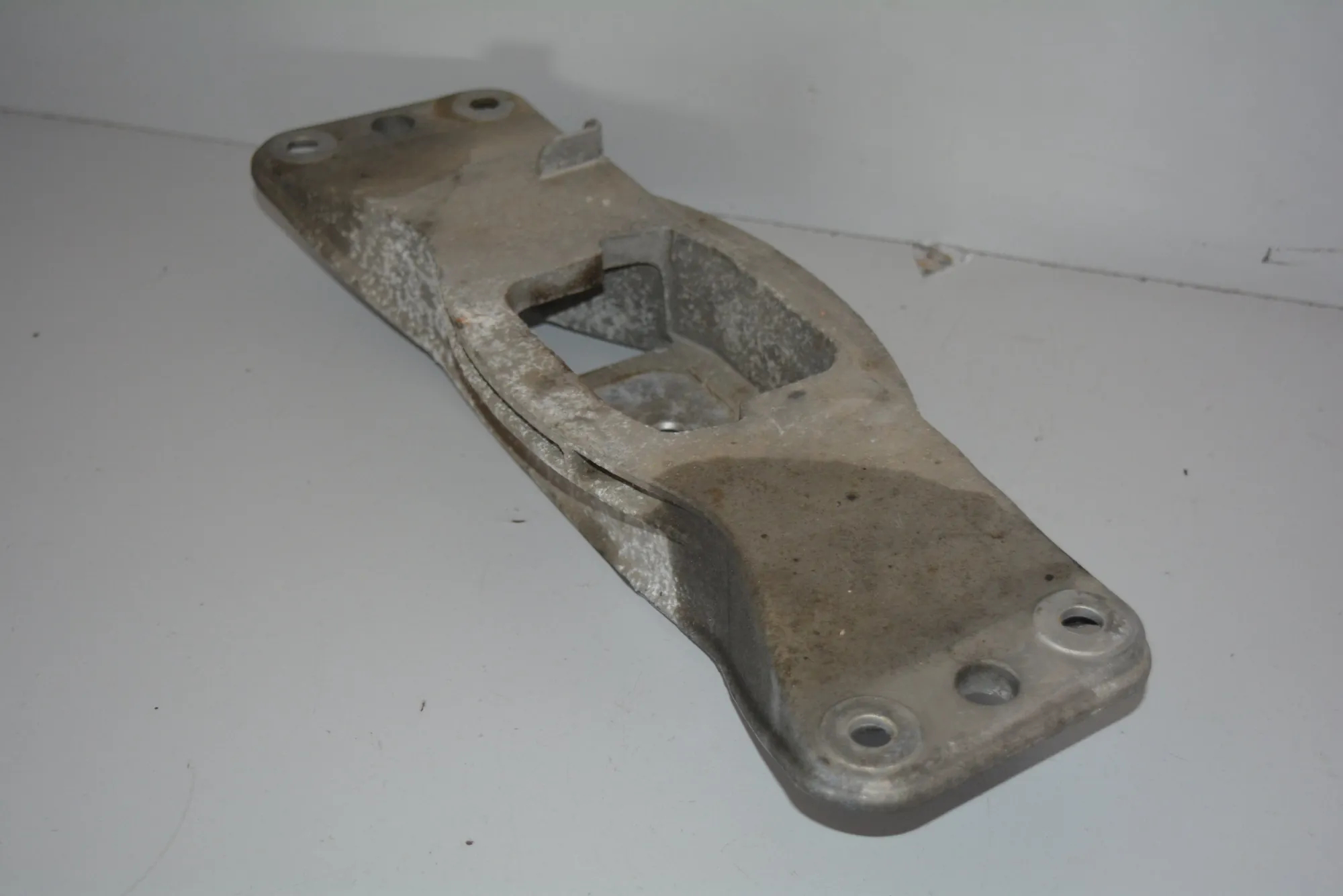 Gearbox Support Mount Bracket – OEM 6769634 · BMW 5 (E60) 520 d 2009 – 4