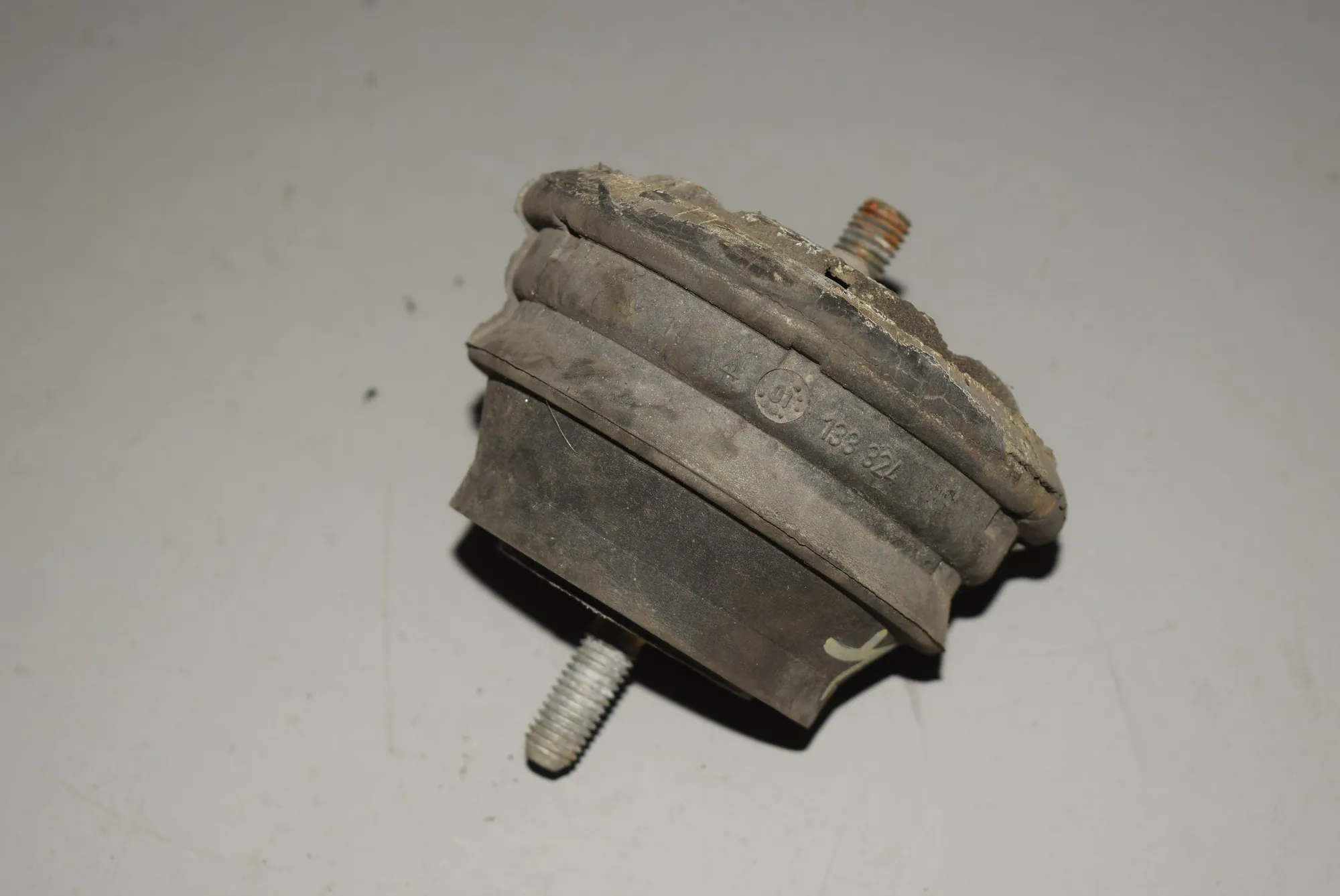 Left Side Engine Mount · BMW 5 (E39) BMW 5 (E39) 530 i 2000