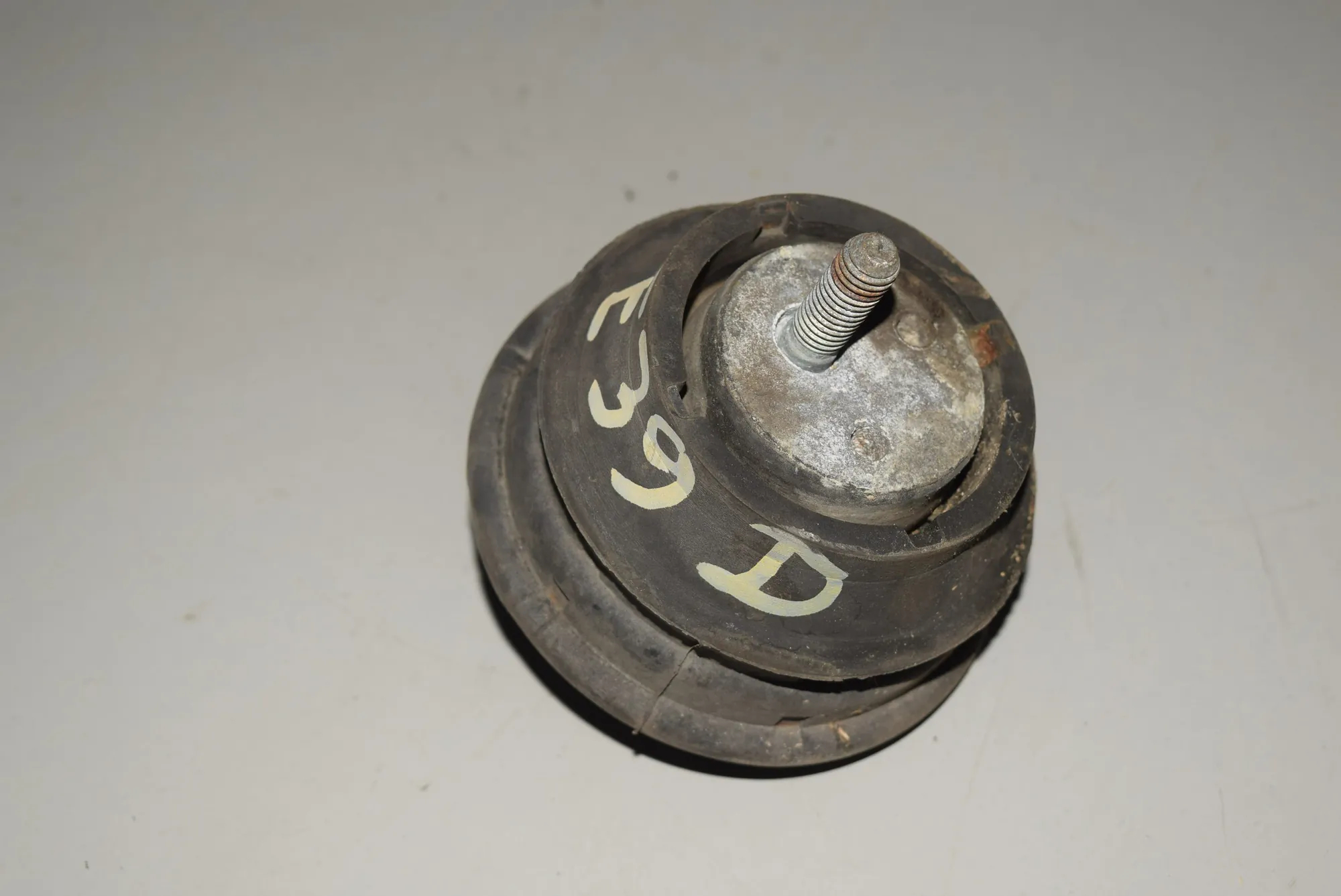 Right Side Engine Mount · BMW 5 (E39) BMW 5 (E39) 530 i 2000