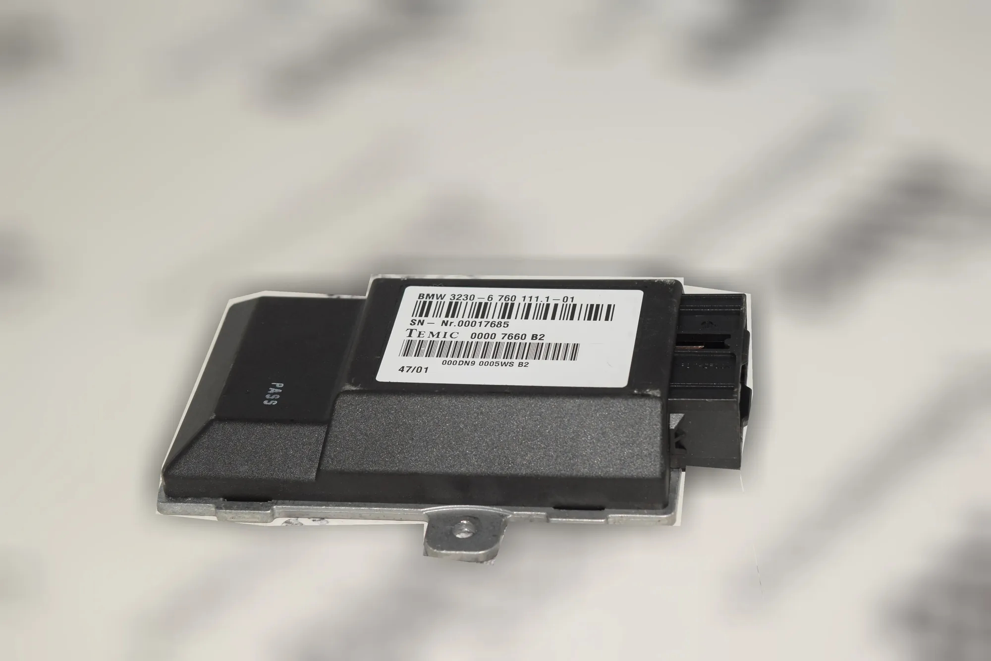 Other Control Units – OEM 6760111 · BMW 7 (E65, E66, E67) 735 i, Li 2001