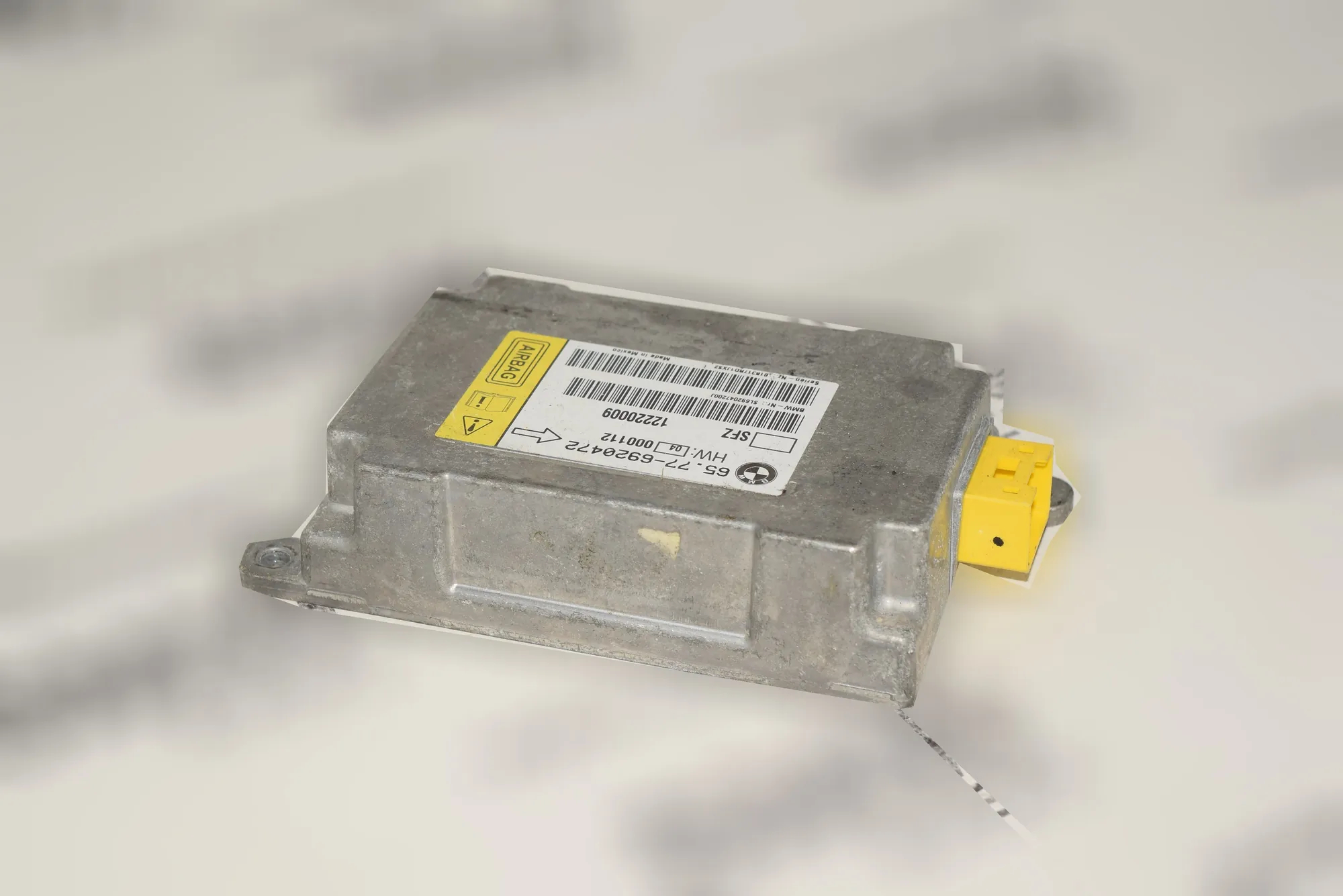 SRS Control Unit – OEM 6920472 · BMW 7 (E65, E66, E67) 735 i, Li 2001