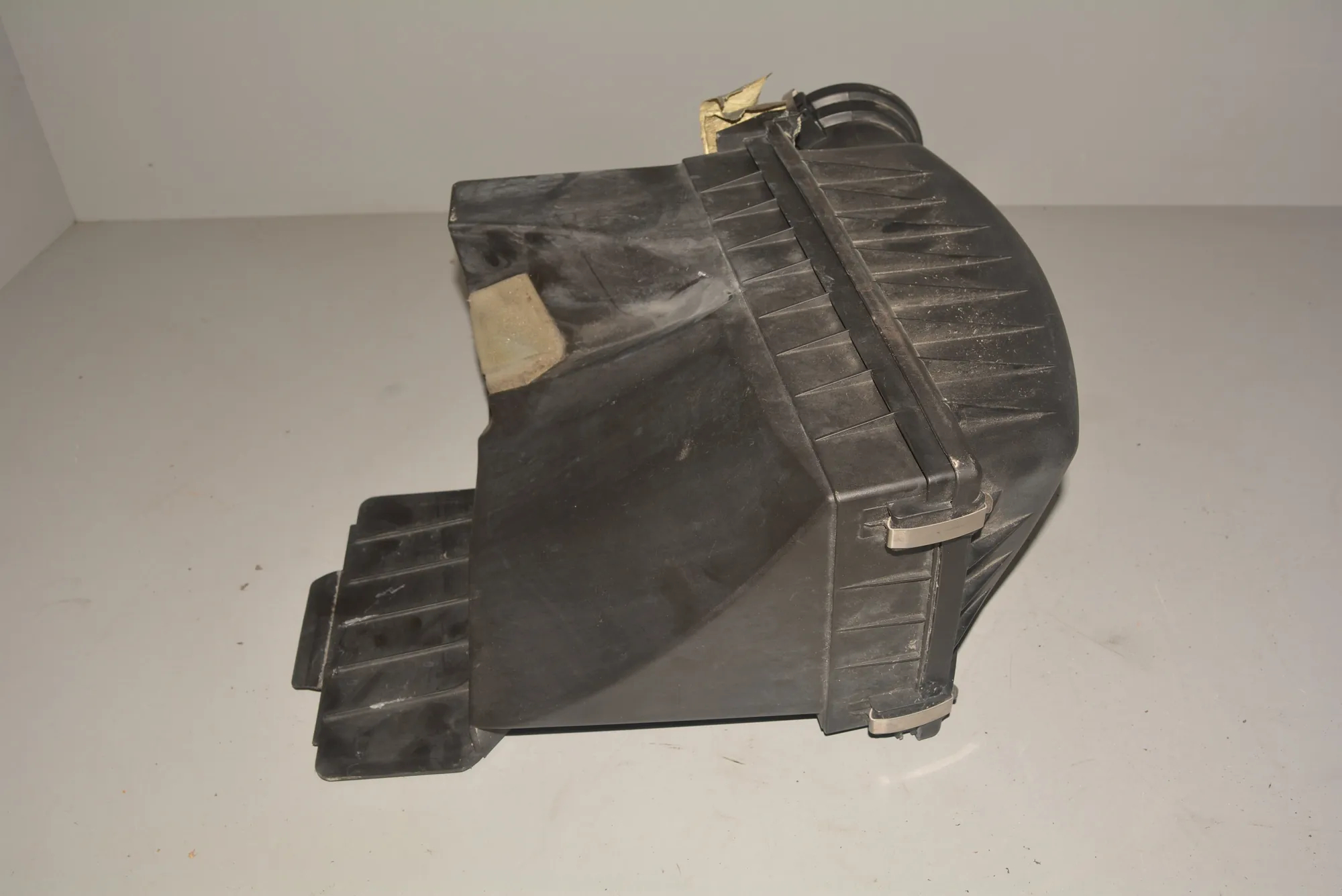 Air Filter Box – OEM 7501198 · BMW 7 (E65, E66, E67) 735 i, Li 2001 – 4