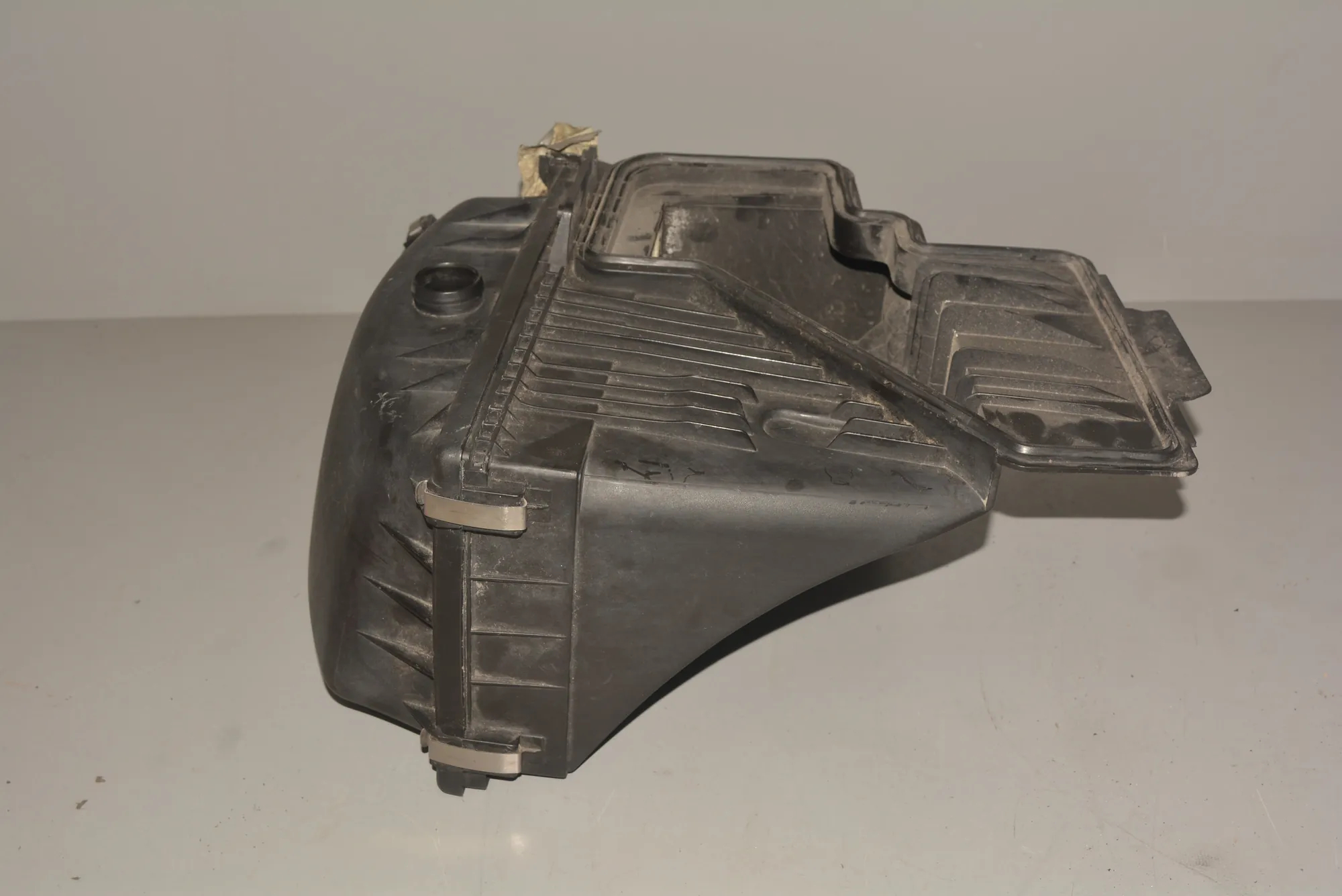 Air Filter Box – OEM 7501198 · BMW 7 (E65, E66, E67) 735 i, Li 2001 – 2