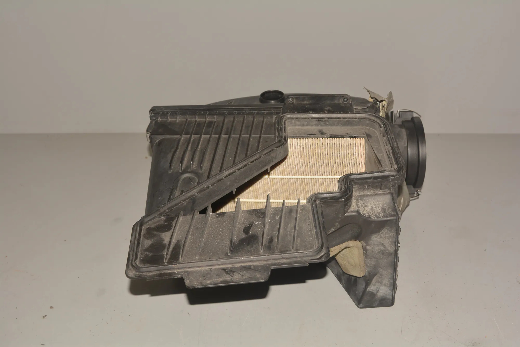 Air Filter Box – OEM 7501198 · BMW 7 (E65, E66, E67) 735 i, Li 2001 – 3