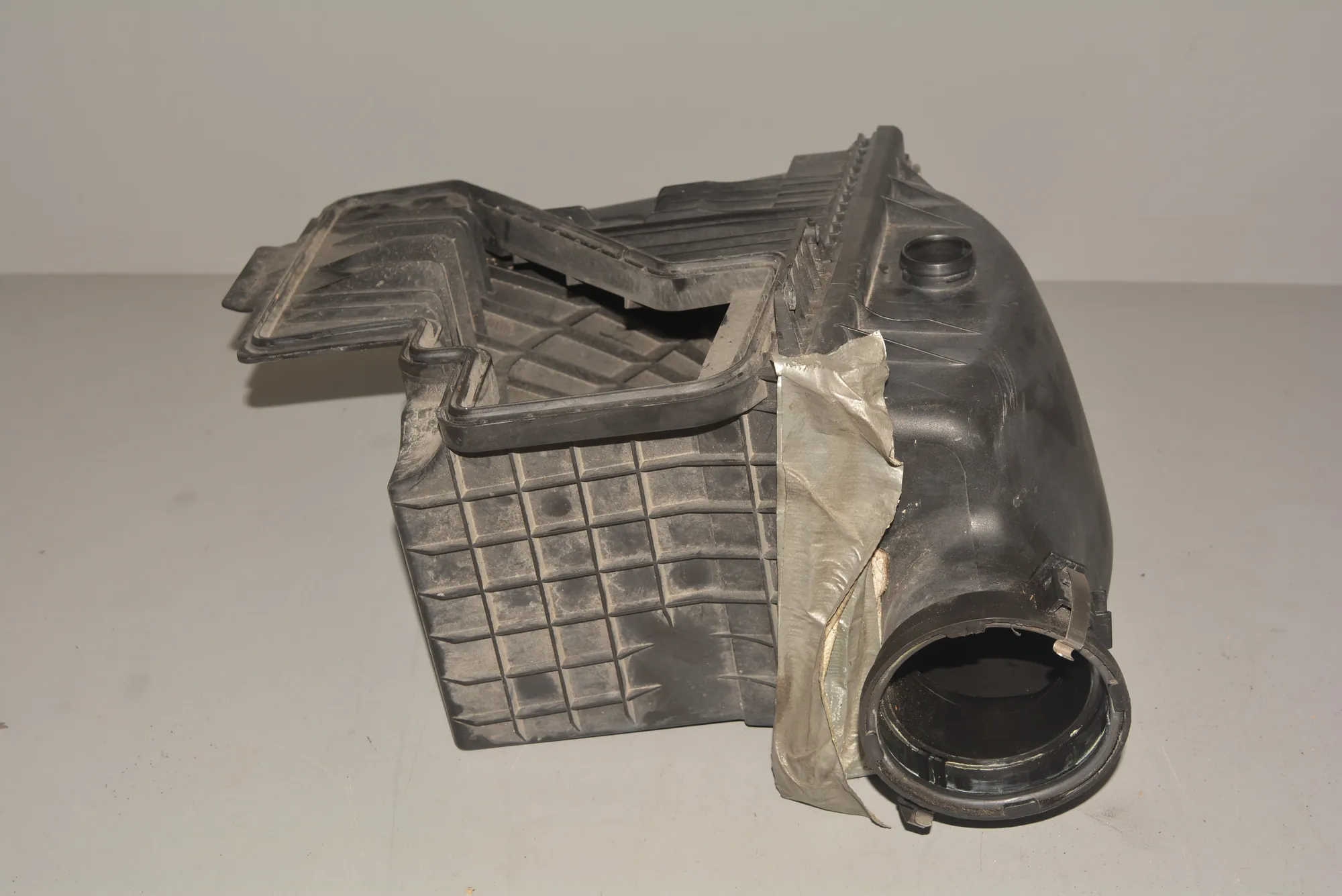 Air Filter Box – OEM 7501198 · BMW 7 (E65, E66, E67) 735 i, Li 2001 – 5