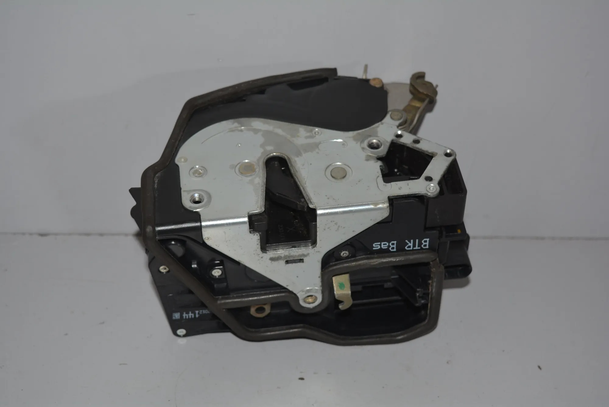 Front Right Door Lock – OEM 7012144 · BMW 7 (E65, E66, E67) 735 i, Li 2001 – 2