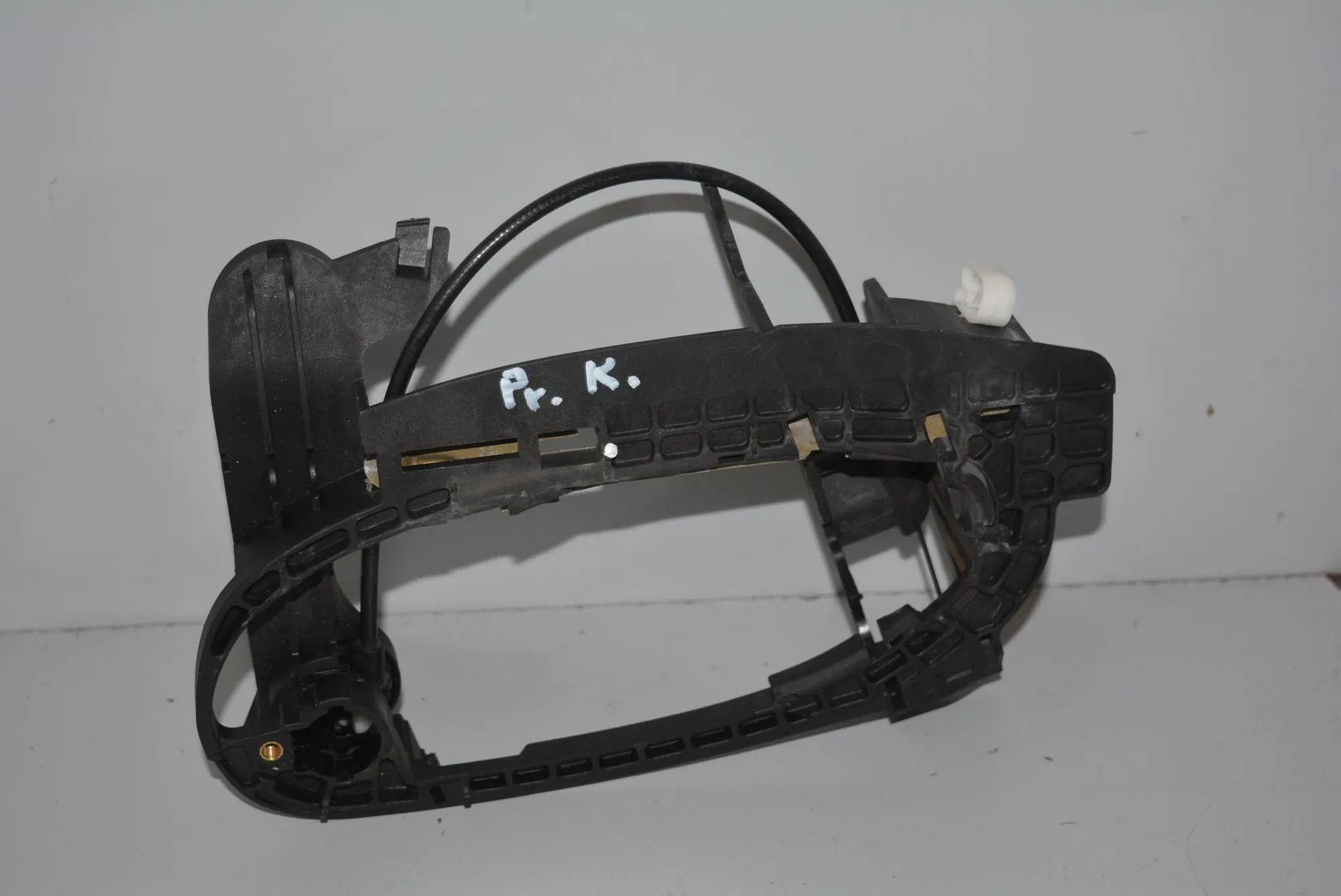 Front Left Door Interior Handle Frame – OEM 7013701 · BMW 7 (E65, E66, E67) 735 i, Li 2001 – 2