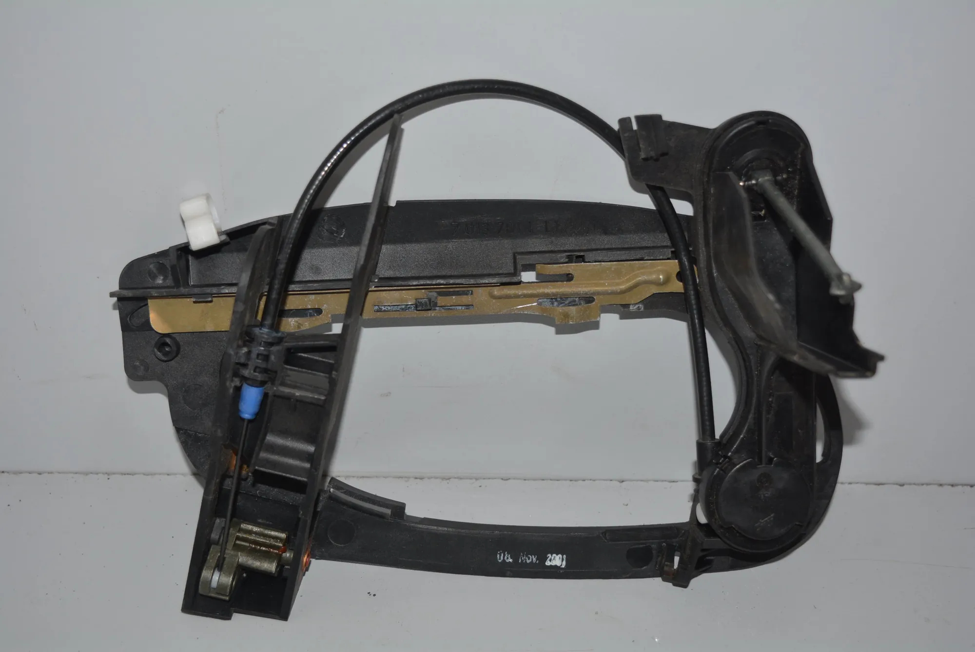 Front Left Door Interior Handle Frame – OEM 7013701 · BMW 7 (E65, E66, E67) 735 i, Li 2001