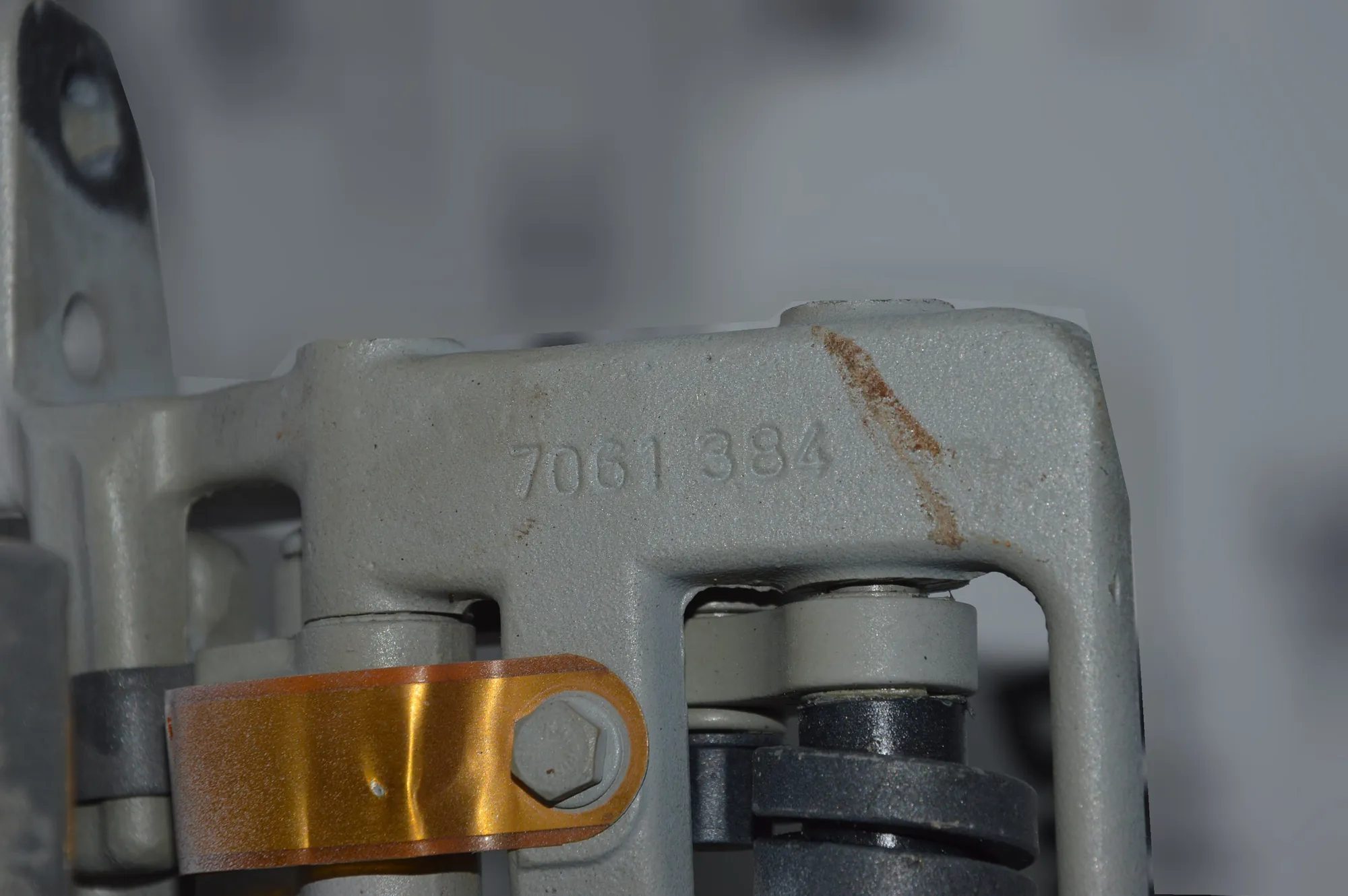 Right Side Bootlid Hinge – OEM 7061384 · BMW 5 Touring (E61) 525 i 2004 – 3