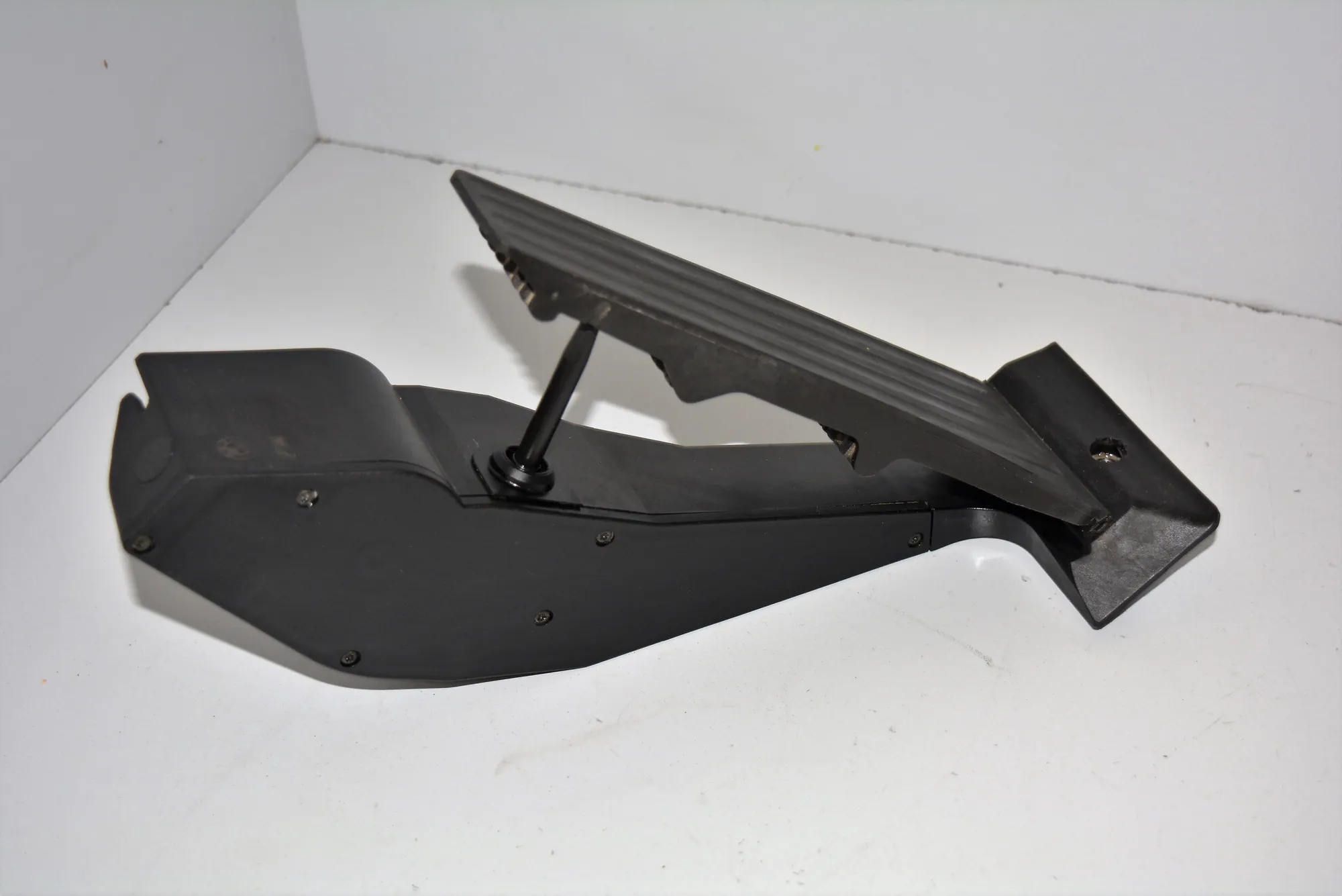 Throttle Pedal – OEM 6766930 · BMW 5 Touring (E61) 525 i 2004 – 3