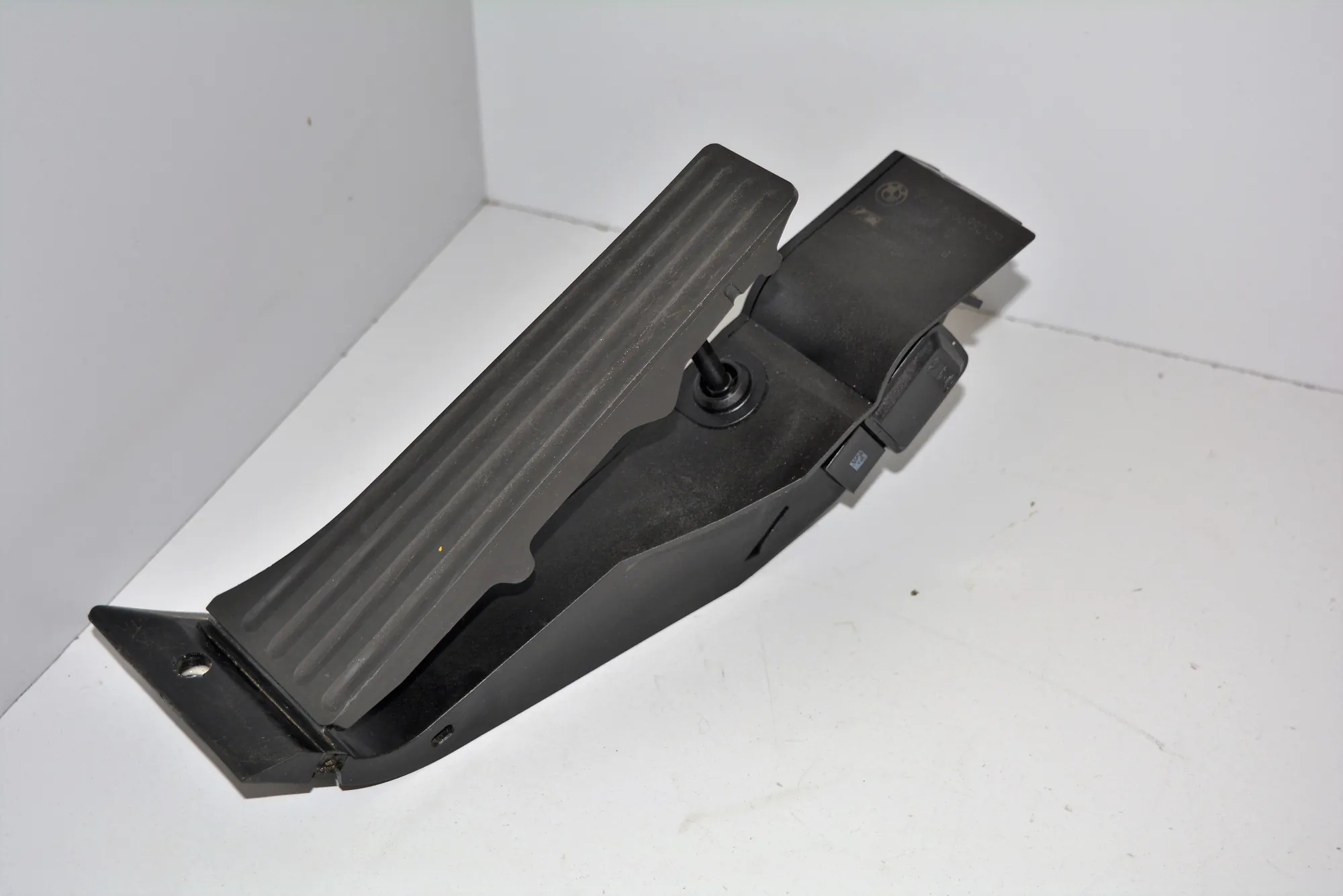 Throttle Pedal – OEM 6766930 · BMW 5 Touring (E61) 525 i 2004 – 2