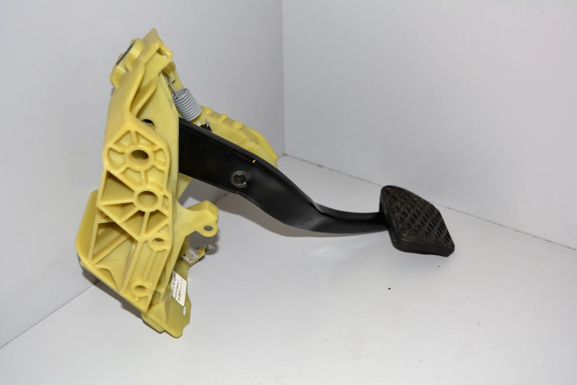 Brake Pedal – OEM 6759947 · BMW 5 Touring (E61) 525 i 2004 – 9