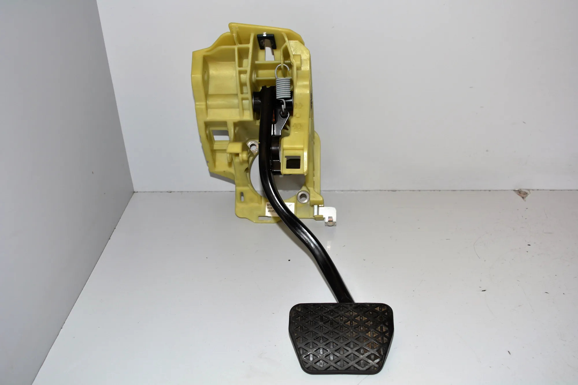 Brake Pedal – OEM 6759947 · BMW 5 Touring (E61) 525 i 2004 – 6