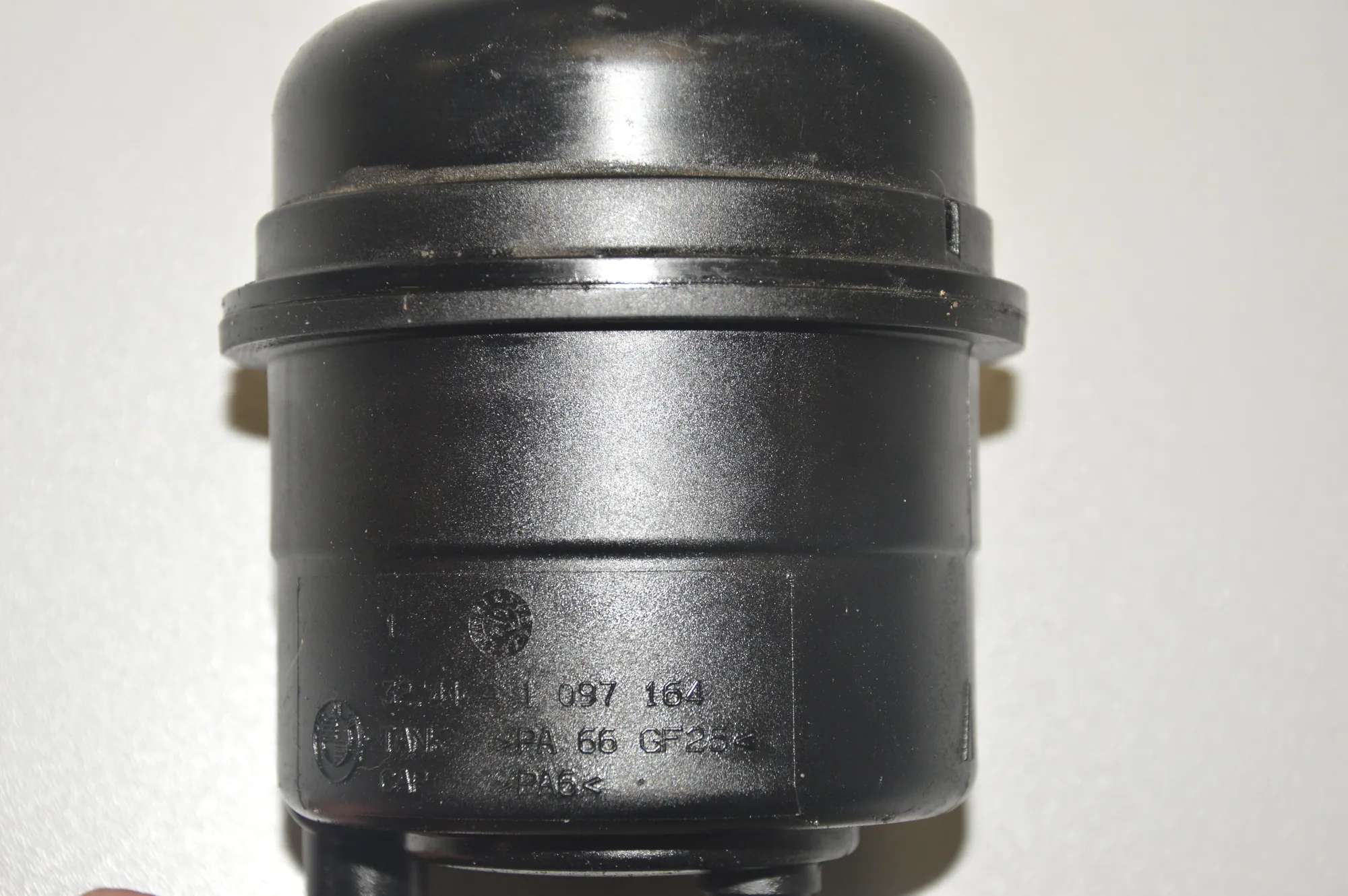 Power Steering Pump Tank – OEM 1097164 · BMW 5 Touring (E61) 525 i 2004 – 3