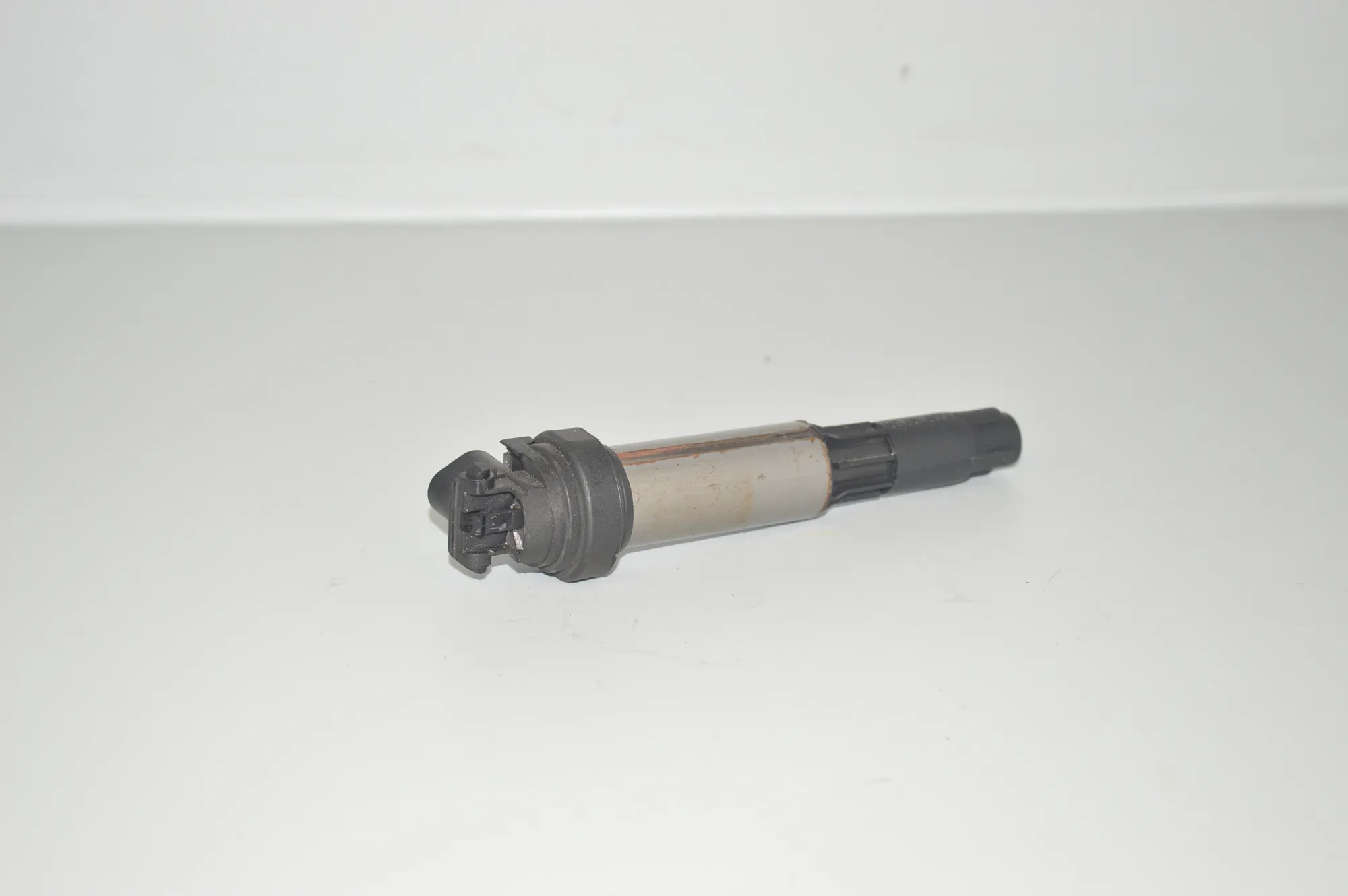 High Voltage Ignition Coil – OEM 0221504100 · BMW 5 Touring (E61) 525 i 2004