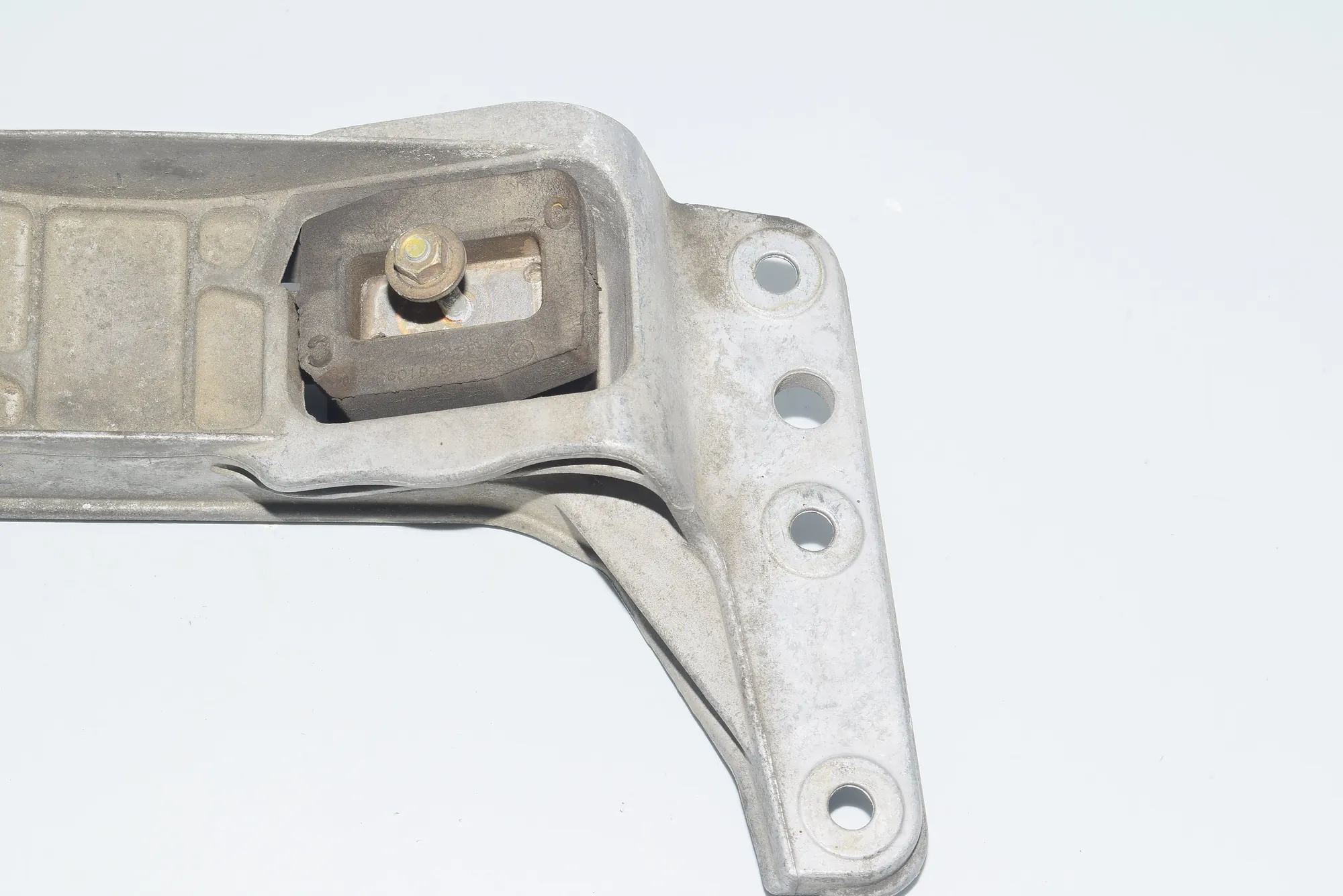 Gearbox Support Mount Bracket – OEM 6761102 · BMW 5 Touring (E61) 525 i 2004 – 4