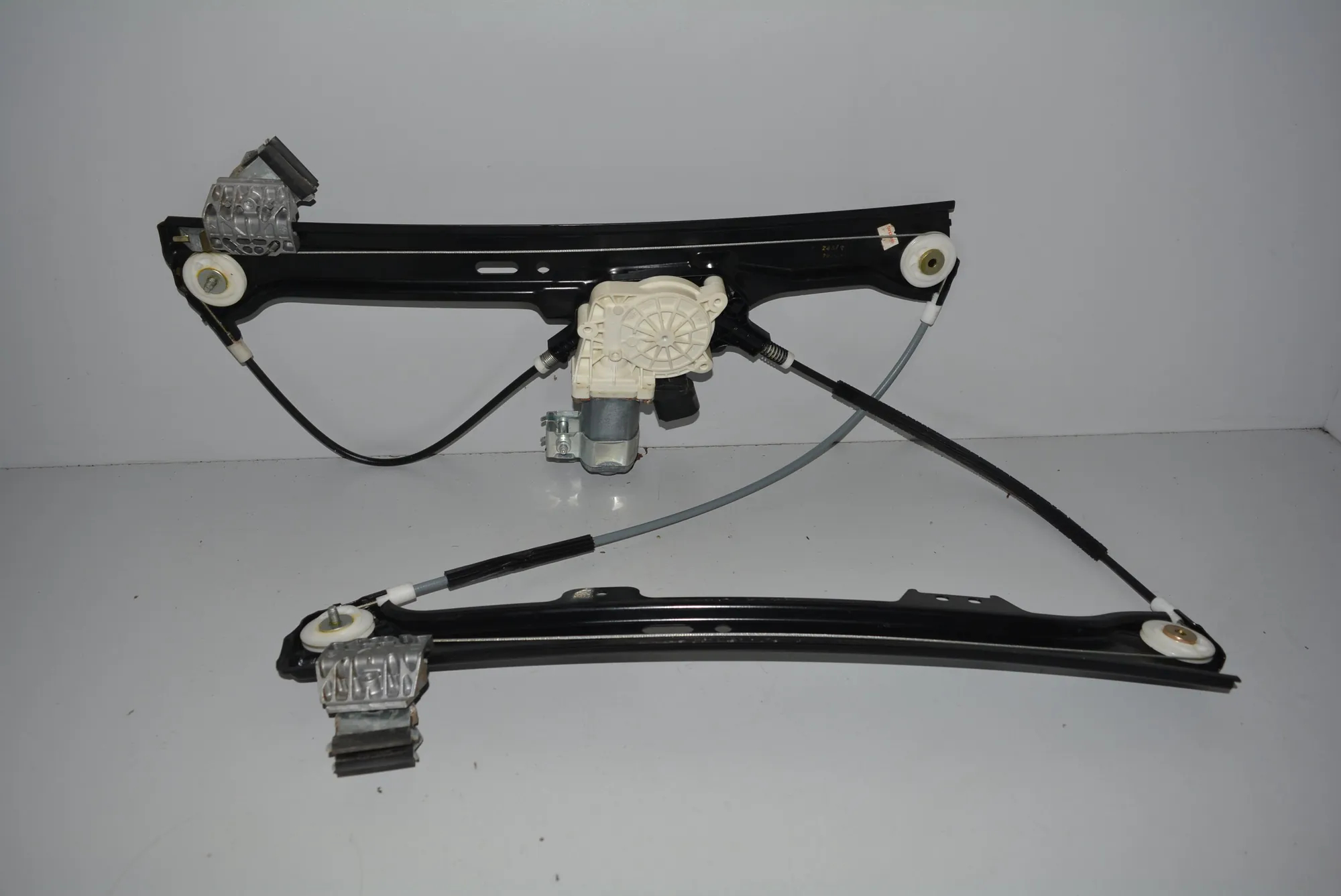 Front Left Door Window Regulator – OEM 7075667 · BMW 5 Touring (E61) 525 i 2004