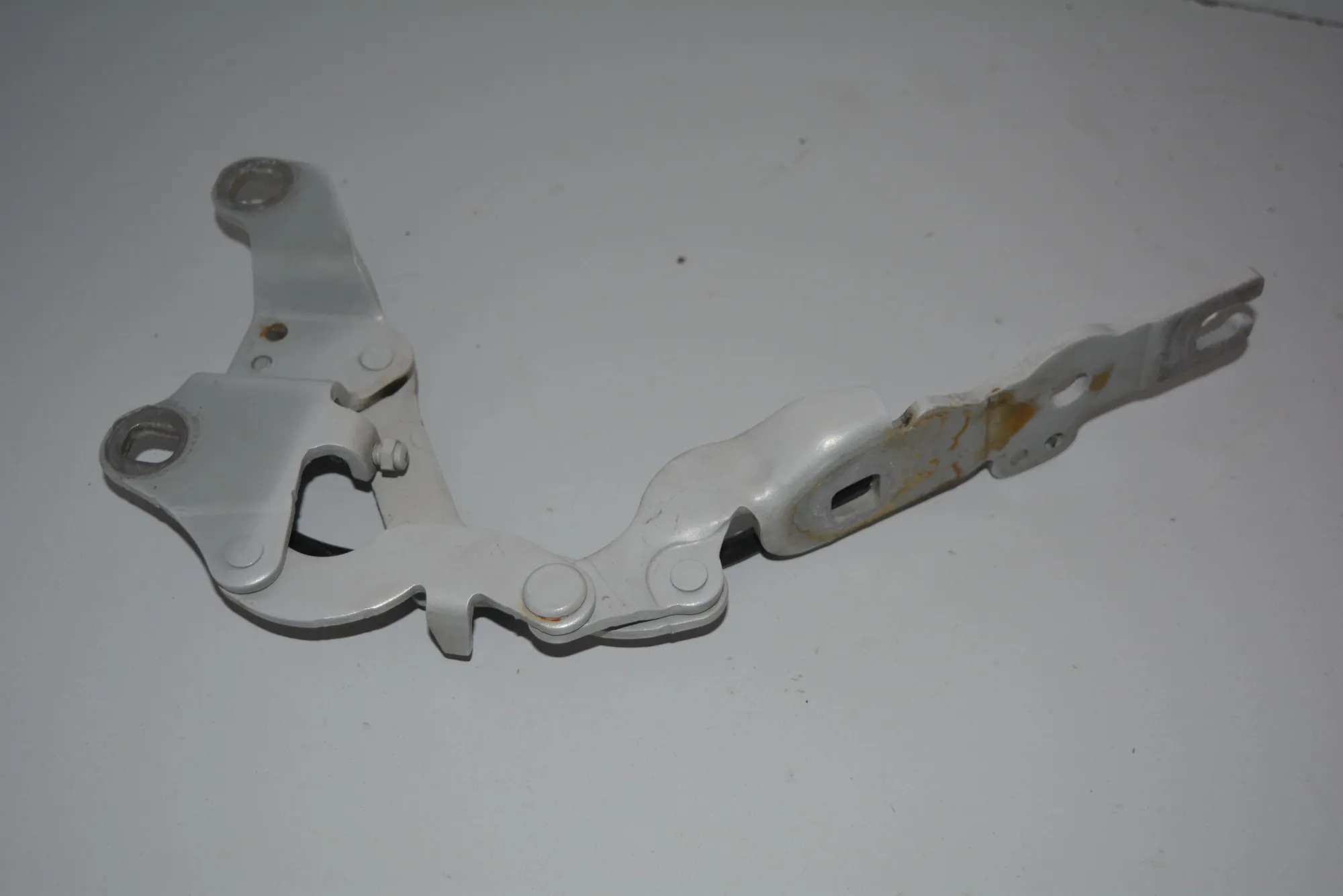 Front Right Bonnet Hinge – OEM 41617210674 · BMW 1 (E87) 118 d 2010