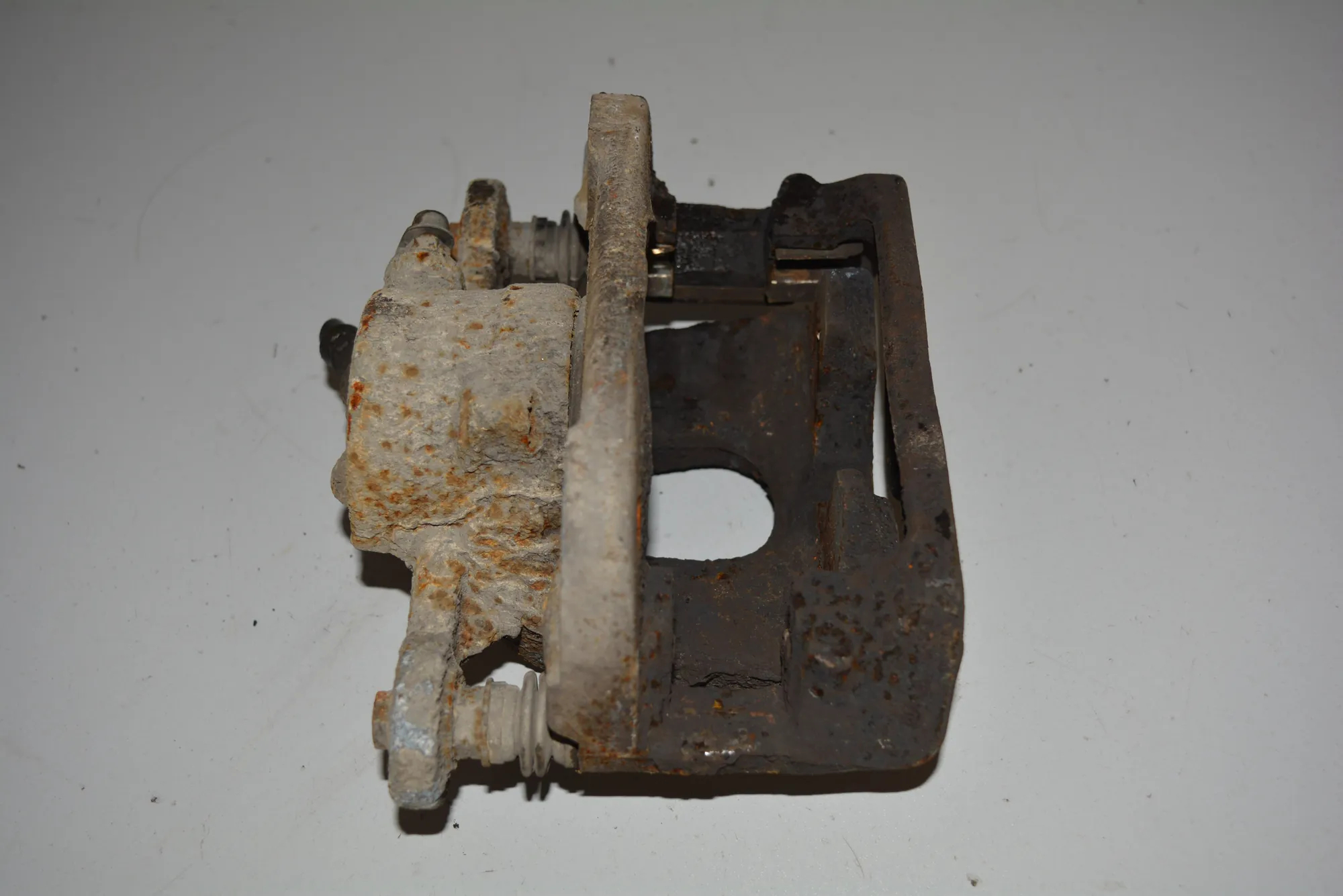 Front Left Brake Caliper · BMW 1 (E87) 118 d 2010 – 3