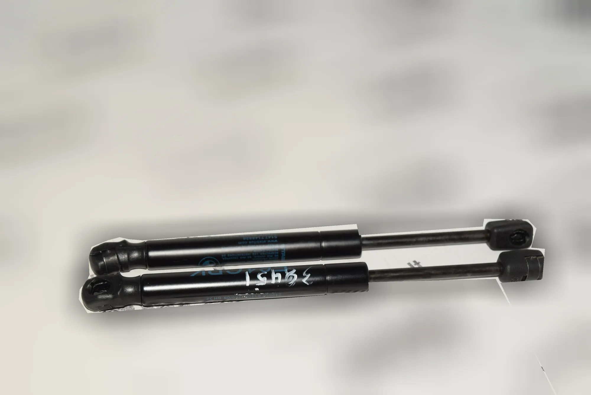 Right Side Tailgate Gas Strut – OEM 7148826 · BMW 5 Touring (E61) 525 d xDrive 2008 – 3
